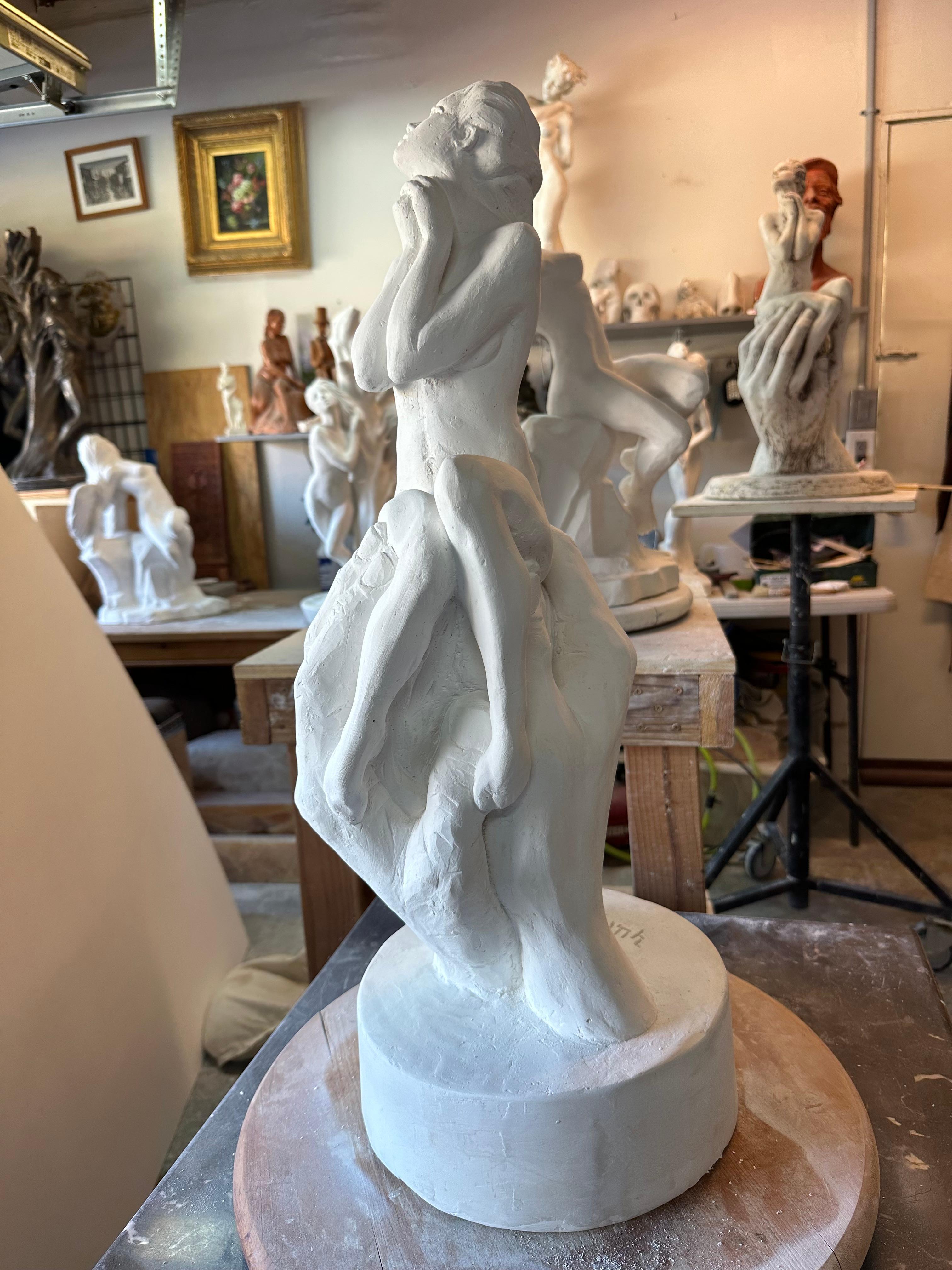 Hope, sculpture, pierre hydro, marbre poussière faite à la main par Garo, unique en son genre en vente 7