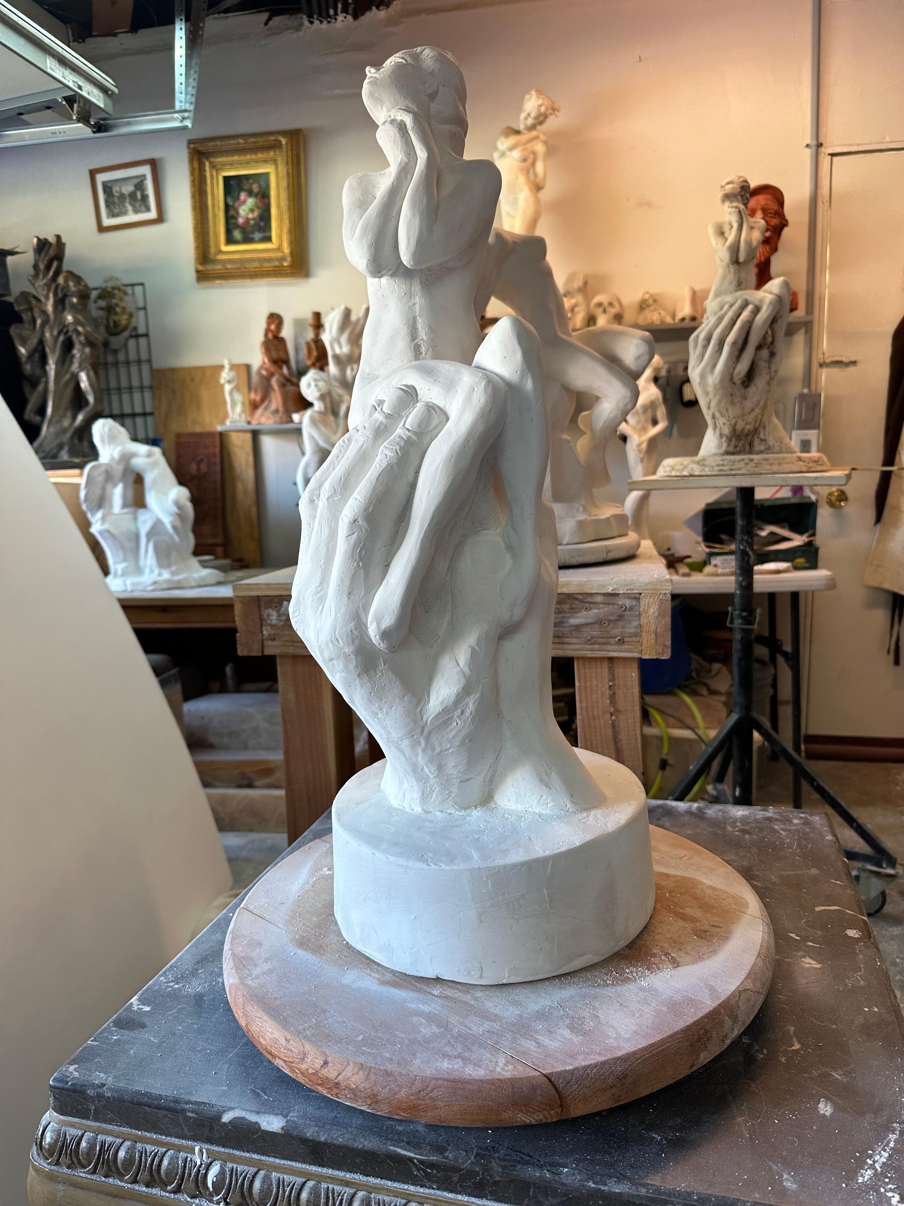 Hope, sculpture, pierre hydro, marbre poussière faite à la main par Garo, unique en son genre en vente 8
