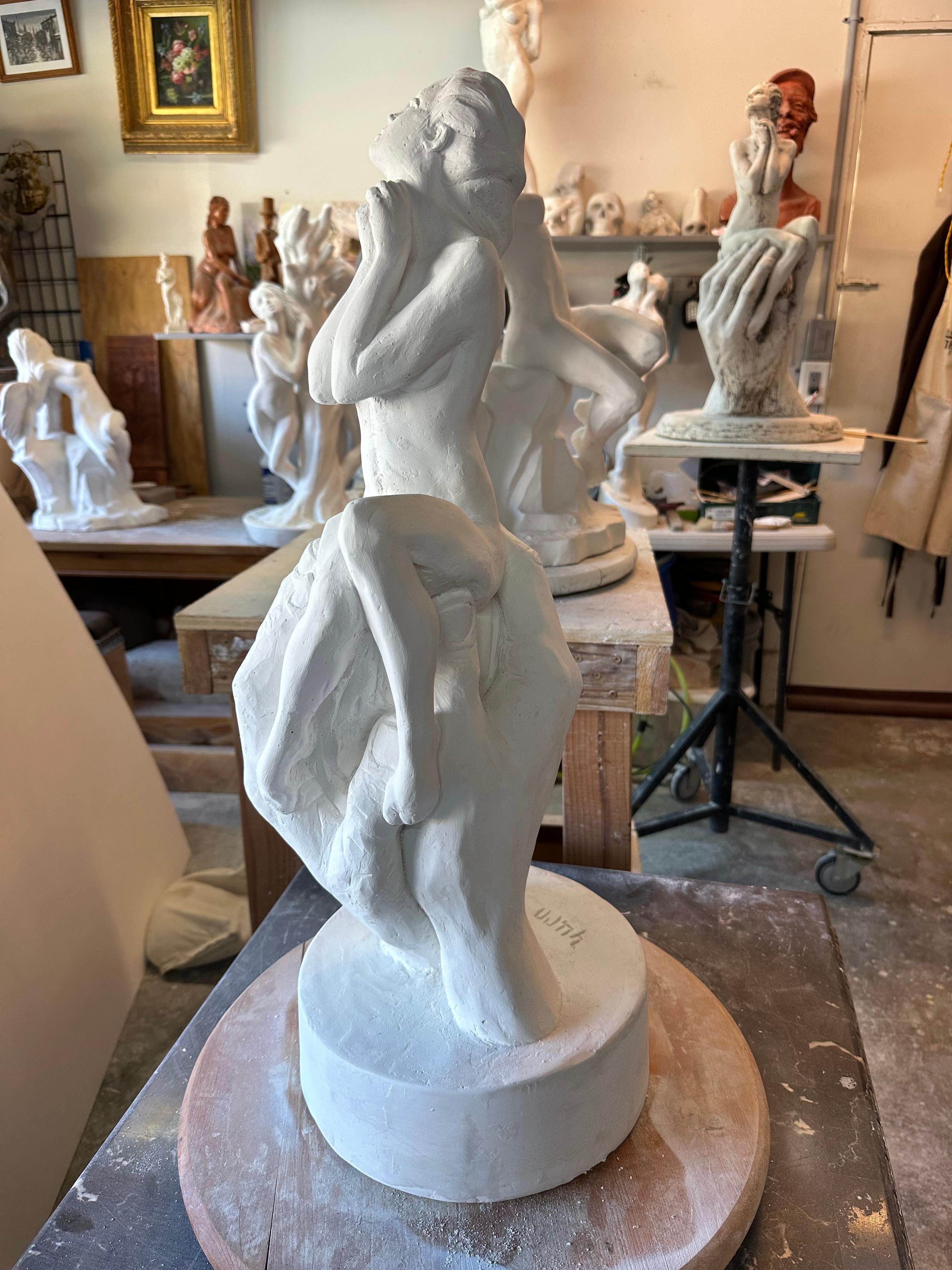 Hope, sculpture, pierre hydro, marbre poussière faite à la main par Garo, unique en son genre - Gris Figurative Sculpture par Karapet Balakeseryan  (Garo)
