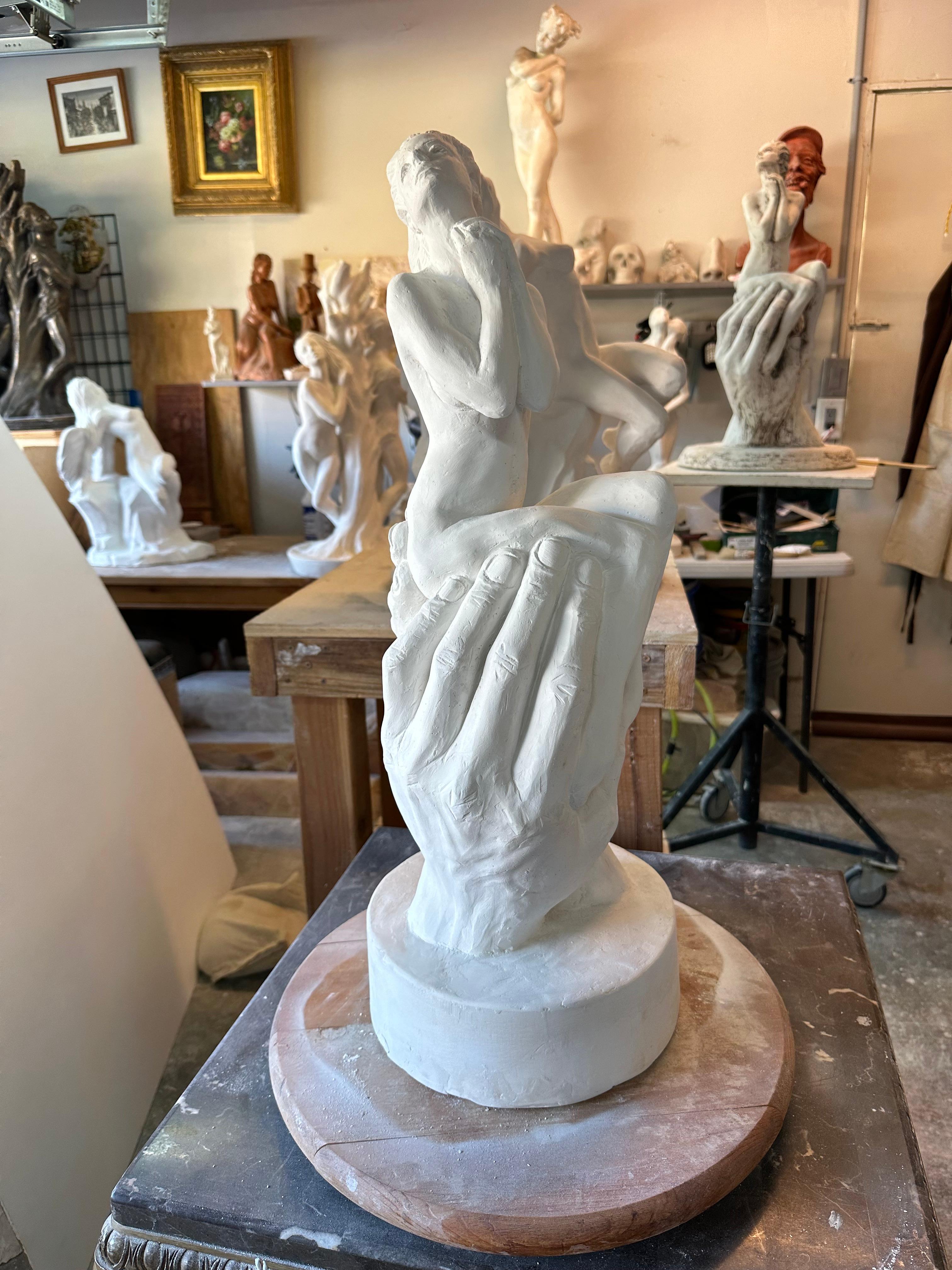 Hope, sculpture, pierre hydro, marbre poussière faite à la main par Garo, unique en son genre en vente 1