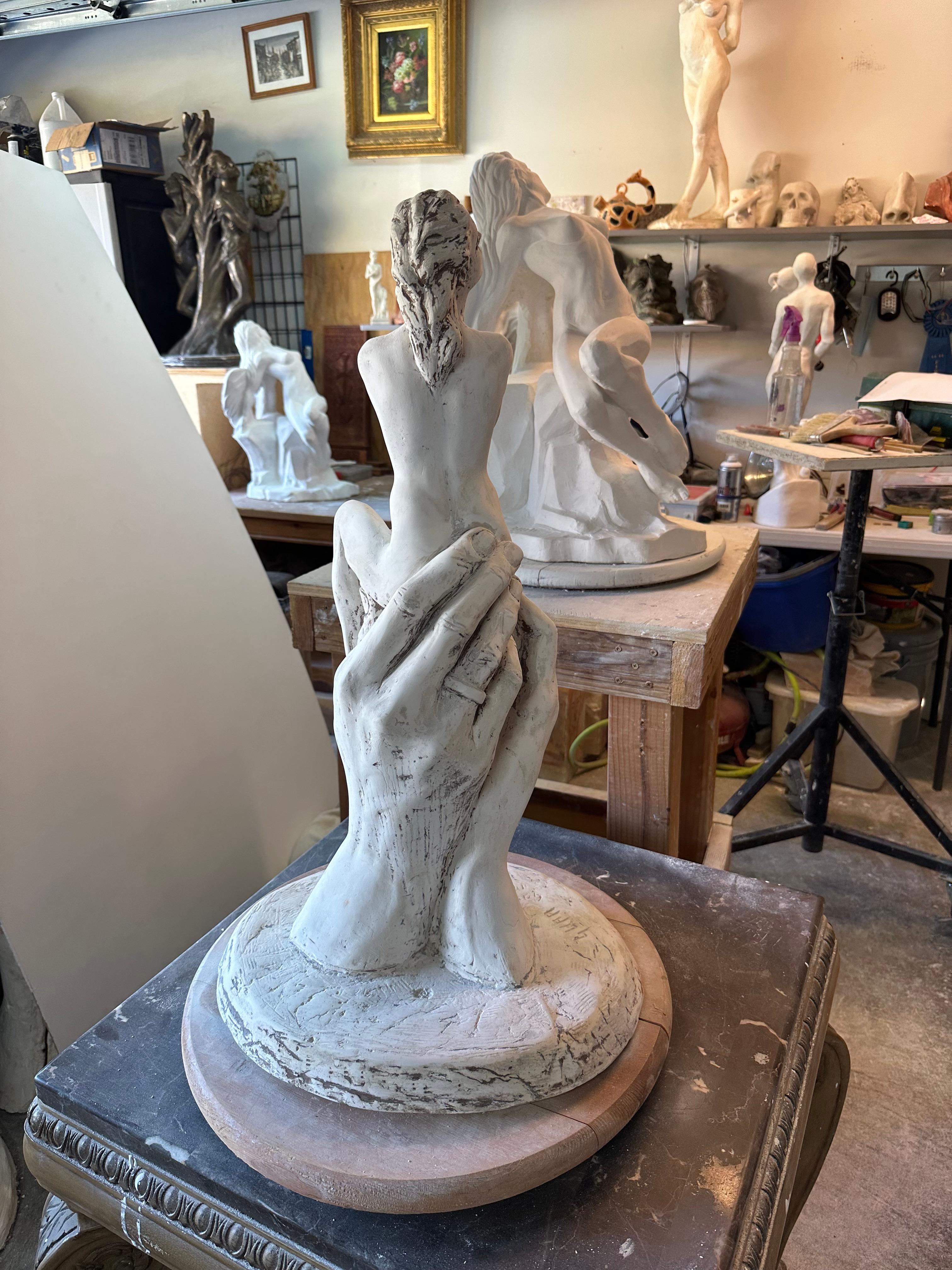 Esperanza, Escultura, Hidro Piedra, Polvo de Mármol Hecho a mano por Garo, Único en su especie en venta 3