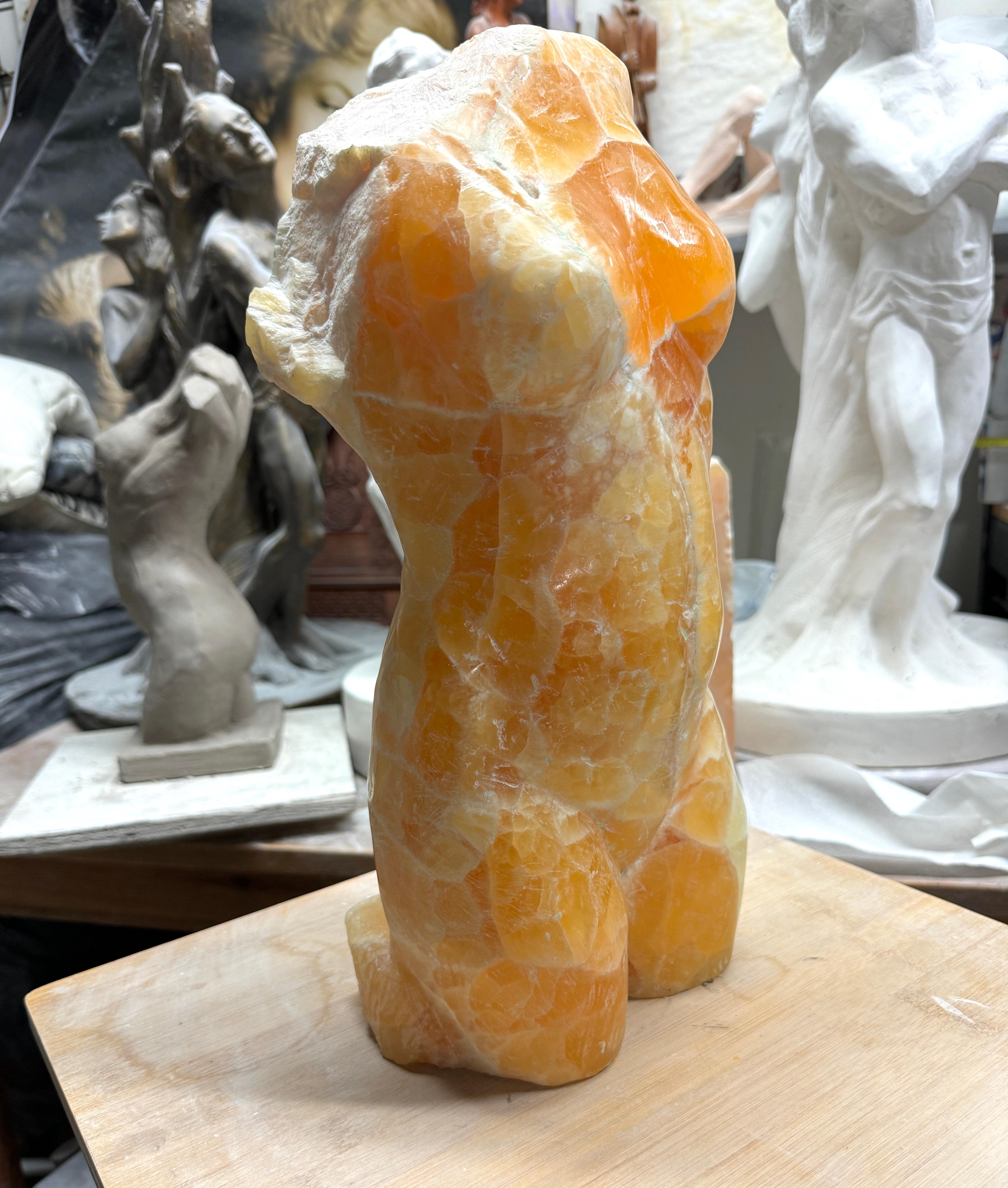Akt, Skulptur, natürlicher Haney-Onyxstein, handgefertigt von Garo im Angebot 8