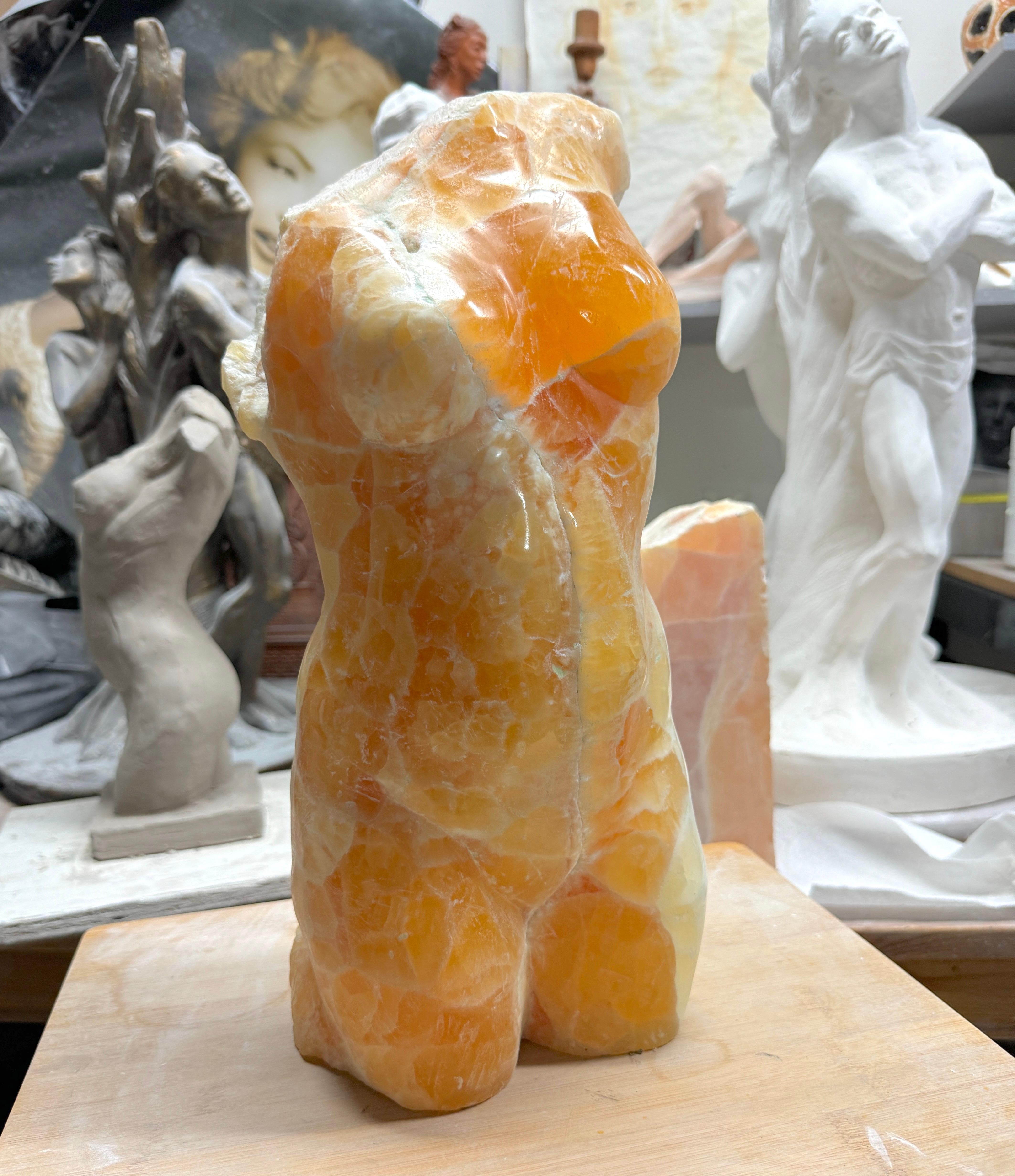 Akt, Skulptur, natürlicher Haney-Onyxstein, handgefertigt von Garo im Angebot 9