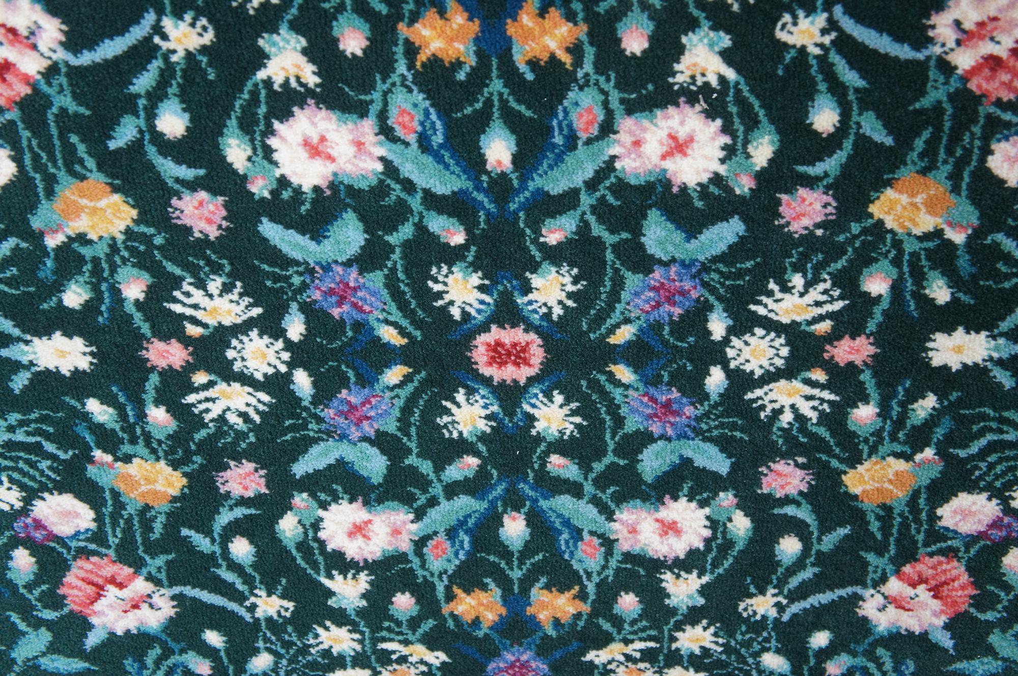Karastan 100% Wool Garden of Eden Wildflowers Area Rug Carpet 509/9751 In Good Condition In Dayton, OH