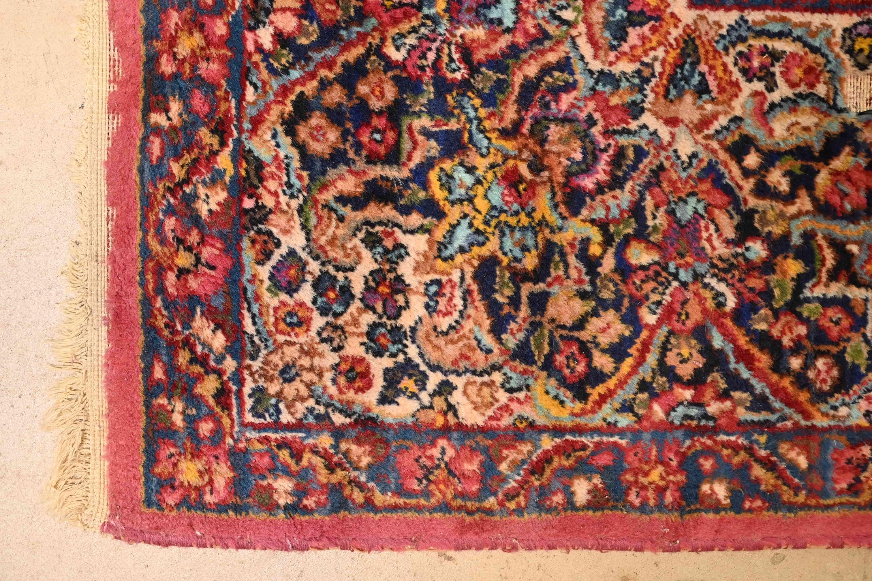 Tappeto in lana Karastan Kirman, CIRCA 1940 In condizioni buone in vendita a South Bend, IN