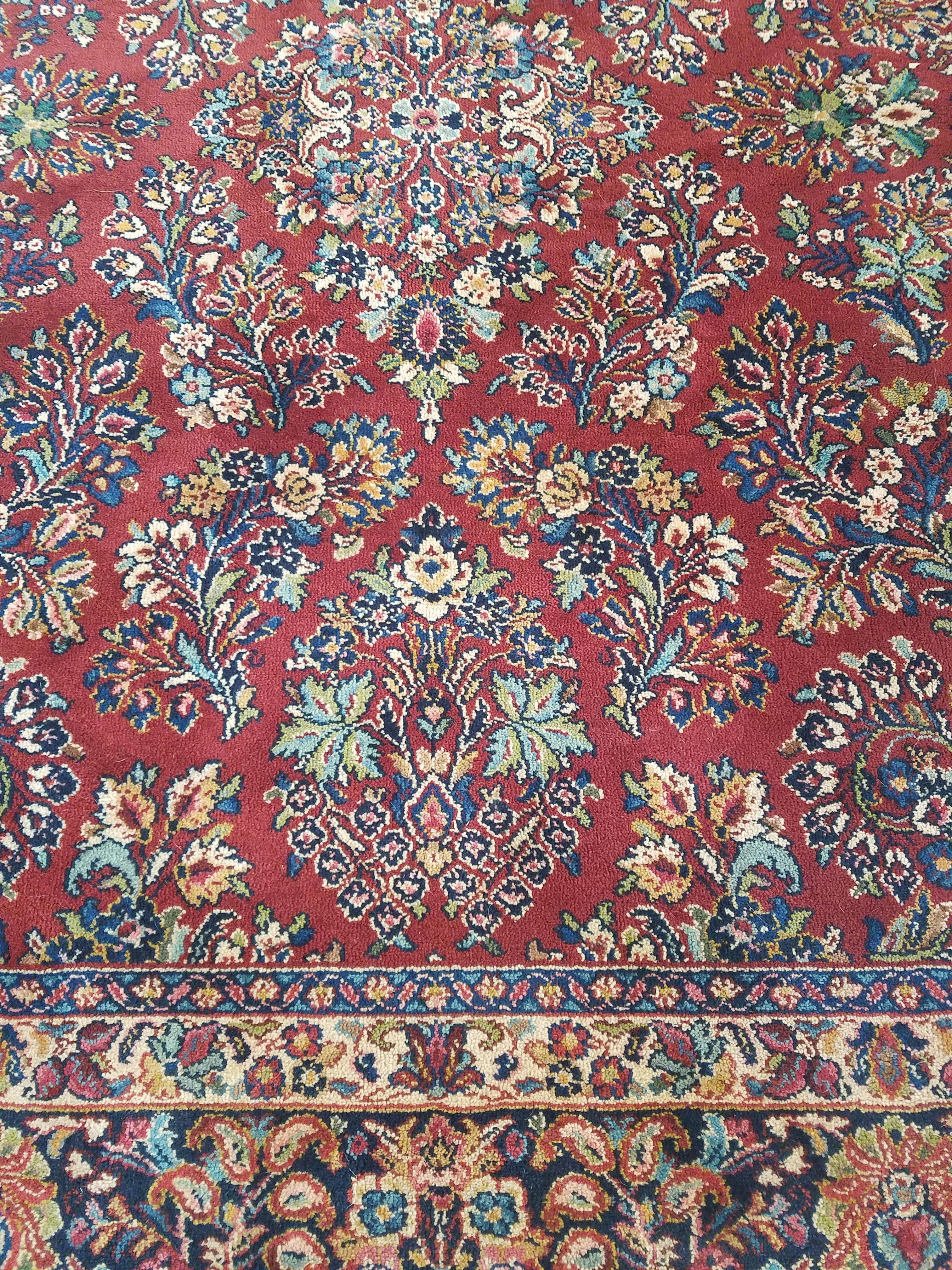 Just arrived !! Hard to find !!
What an amazing red sarouk from the original Karastan collection. Square shape, measuring 8'8