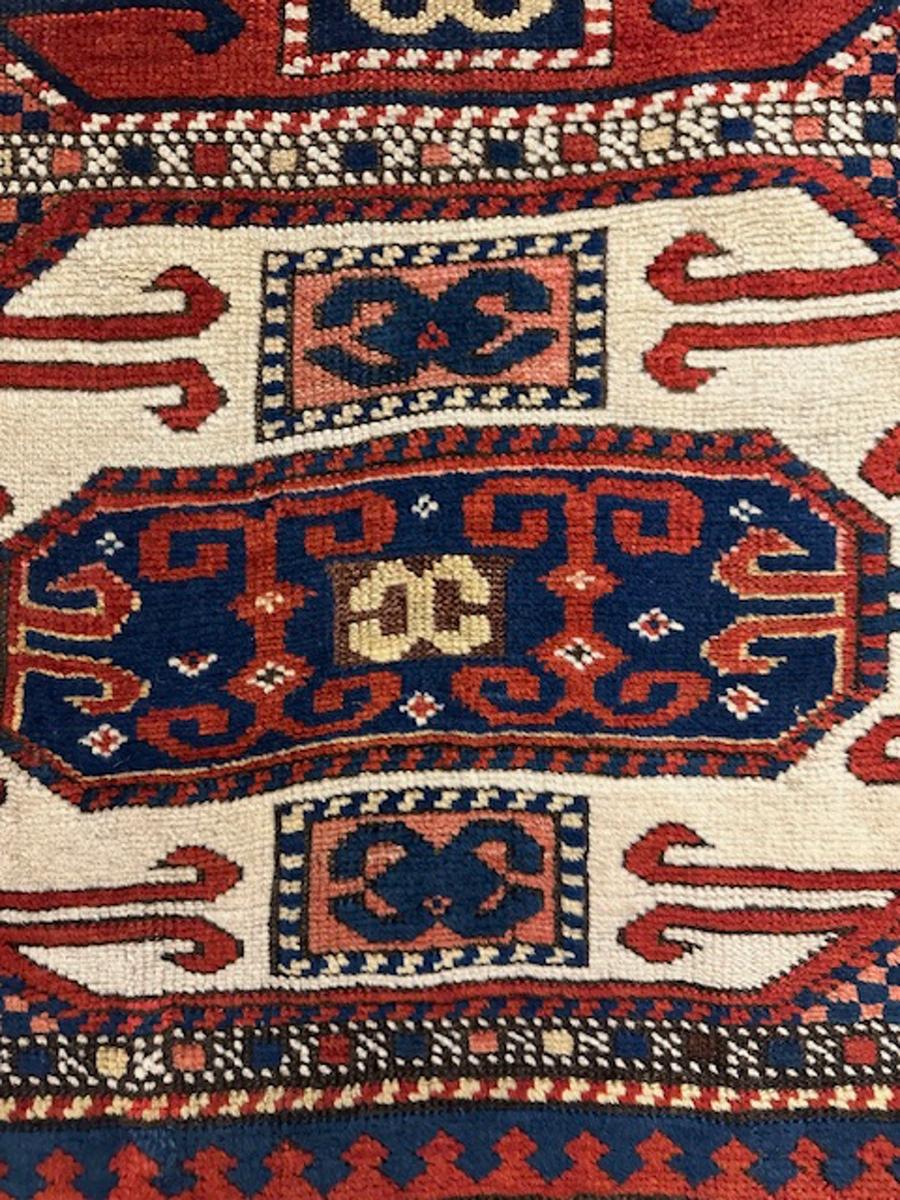 Tissé à la main Tapis Kazak Karatchoph en vente