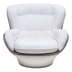 Sedia Karate Airborne, Michel Cadestin White Boucle Fiberglass Chair, Francia, anni '70