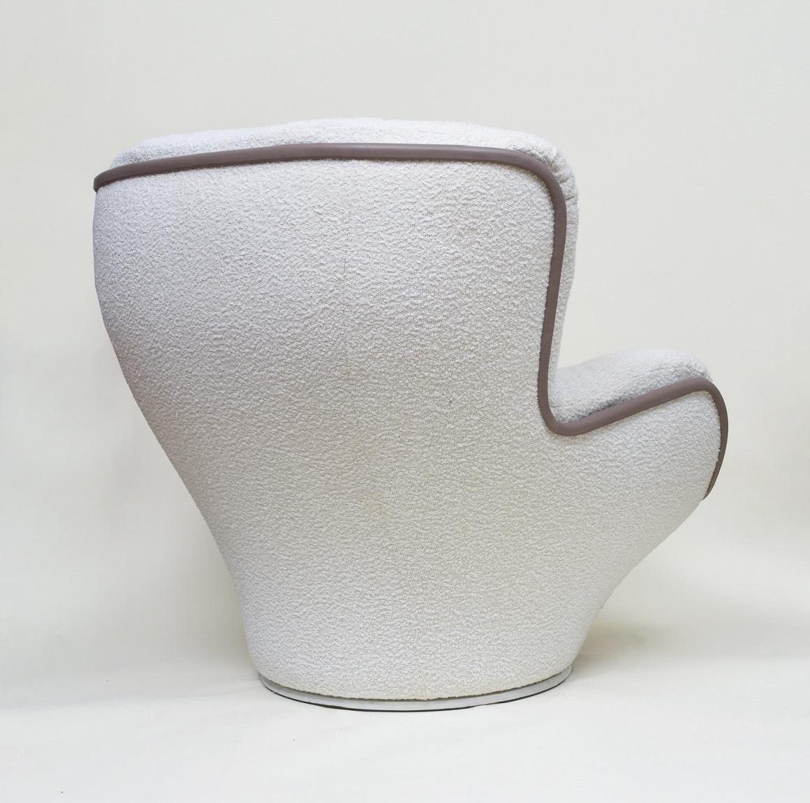 Fine XX secolo Sedia Karate Airborne, Michel Cadestin White Boucle Fiberglass Chair, Francia, anni '70 in vendita