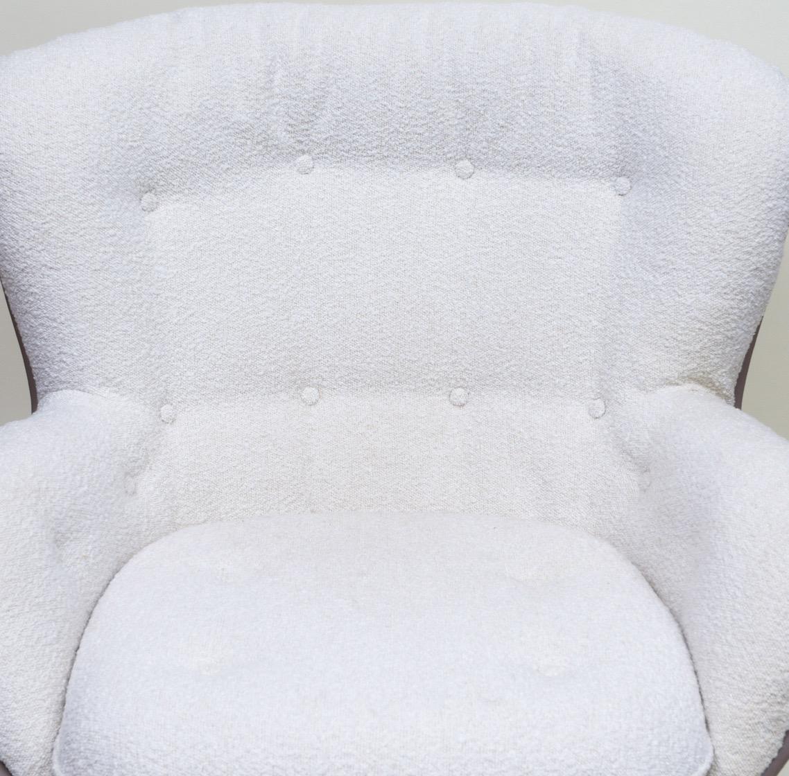 Sedia Karate Airborne, Michel Cadestin White Boucle Fiberglass Chair, Francia, anni '70 in vendita 2
