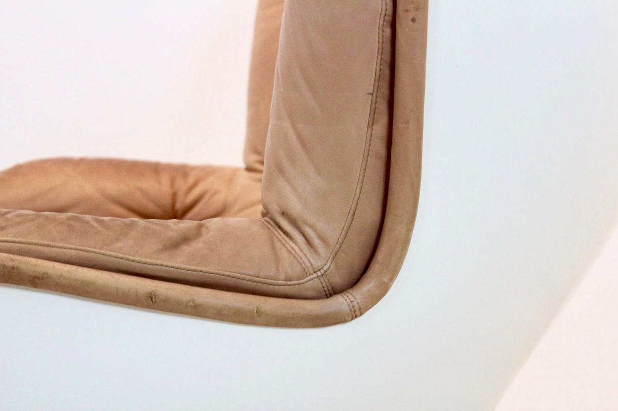 ‘Karate’ Lounge Chair in Fiberglass and Cognac Leather for Airborne Internationa 5