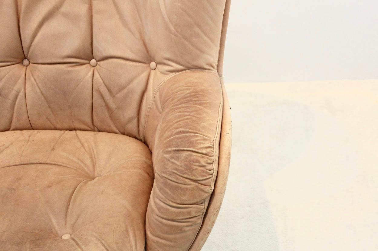 ‘Karate’ Lounge Chair in Fiberglass and Cognac Leather for Airborne Internationa 7