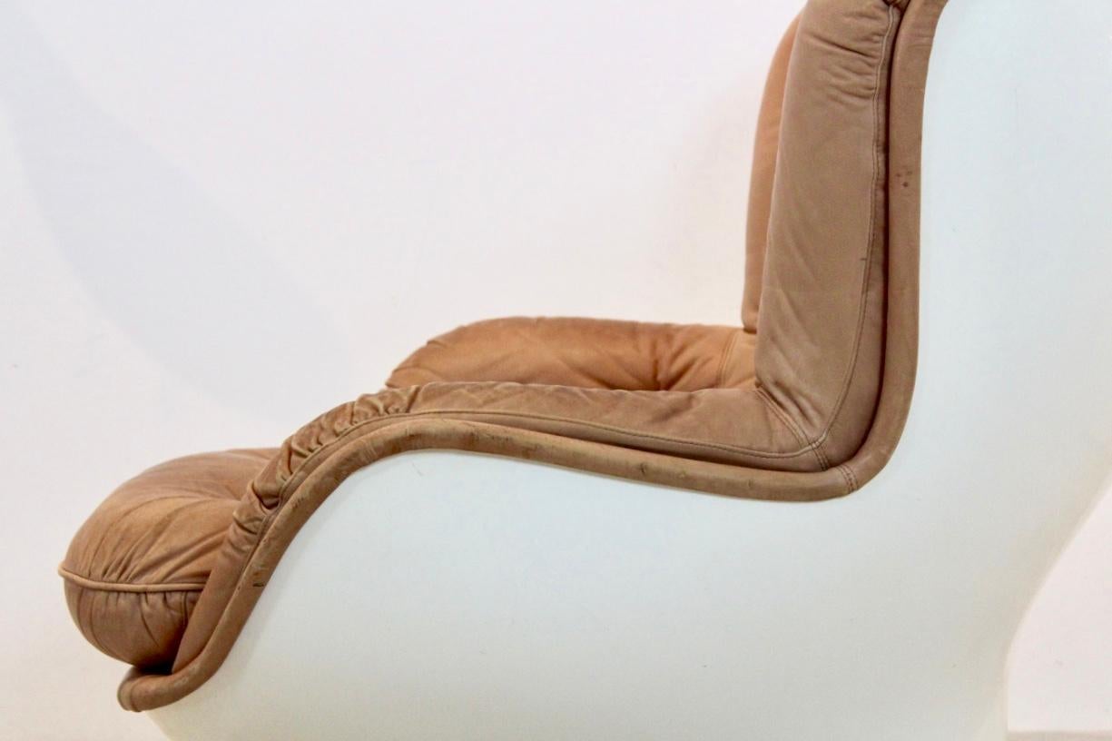 ‘Karate’ Lounge Chair in Fiberglass and Cognac Leather for Airborne Internationa 8