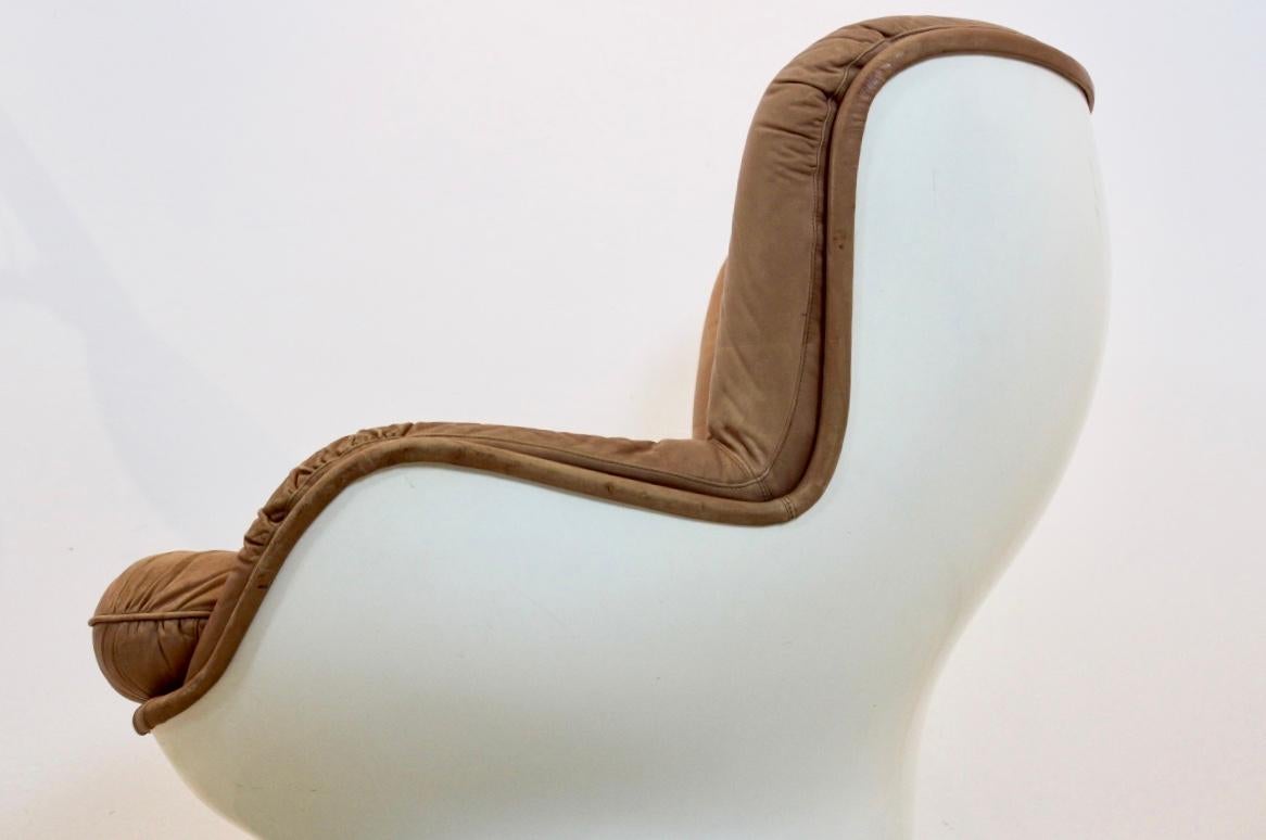 ‘Karate’ Lounge Chair in Fiberglass and Cognac Leather for Airborne Internationa 1