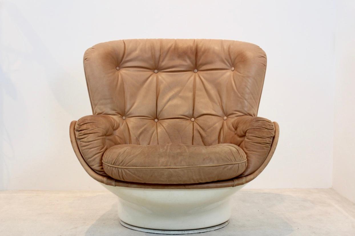 ‘Karate’ Lounge Chair in Fiberglass and Cognac Leather for Airborne Internationa 3