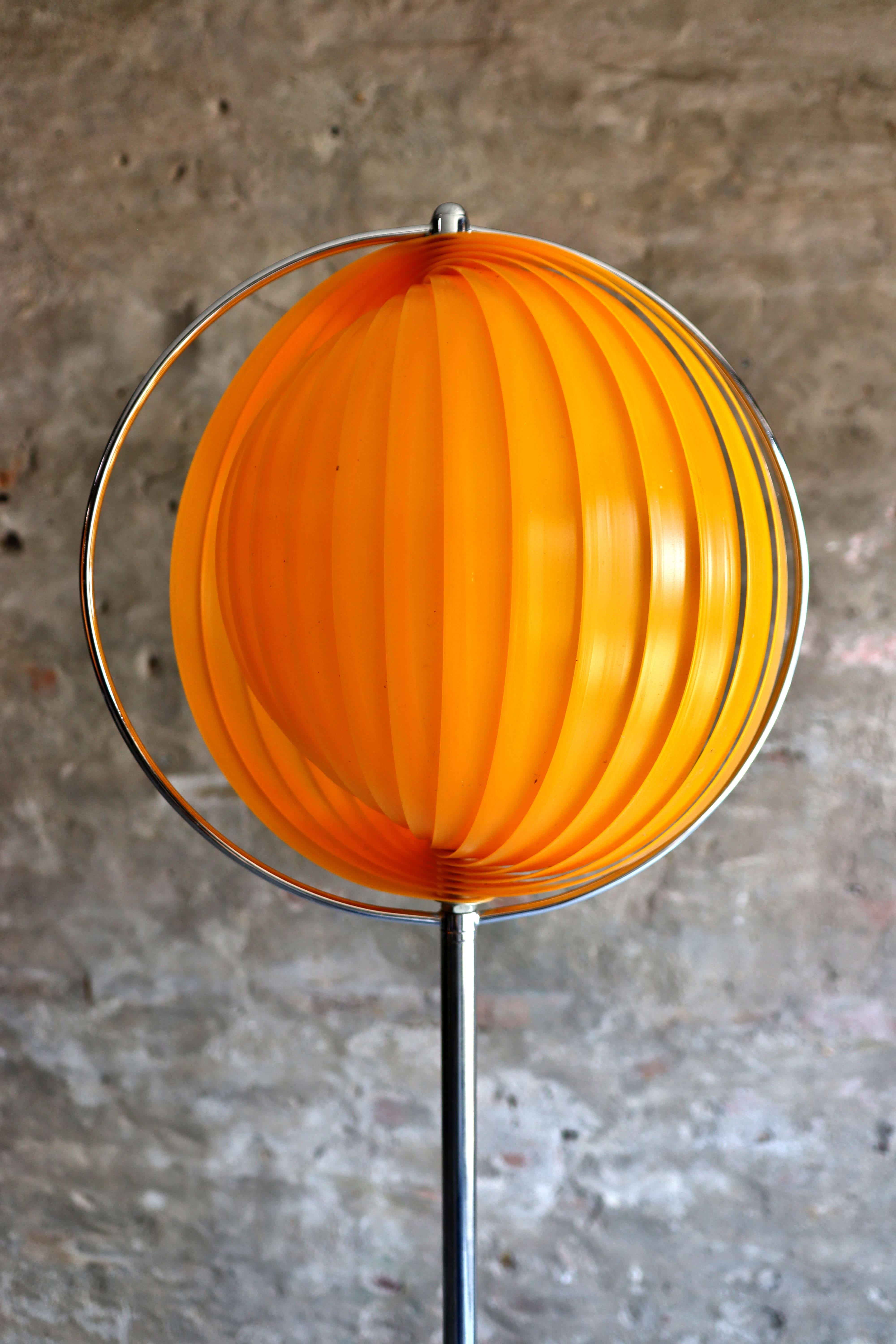 Kare Design – Moon Lamp – Orange – Eclipse – Floor lamp – 1980s For Sale 1
