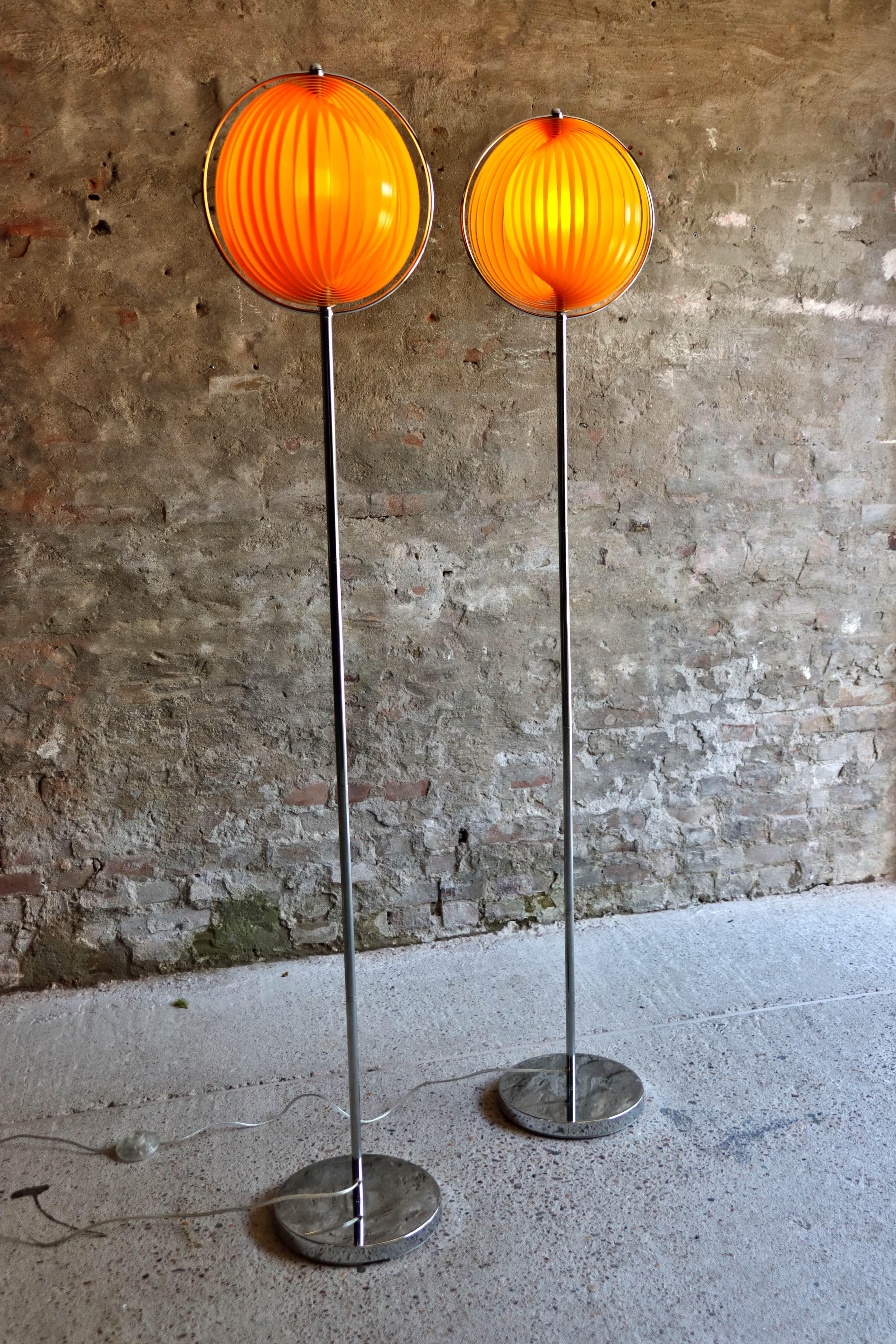 Kare Design – Moon Lamp – Orange – Eclipse – Floor lamp – 1980s In Good Condition For Sale In NIEUWKUIJK, NB