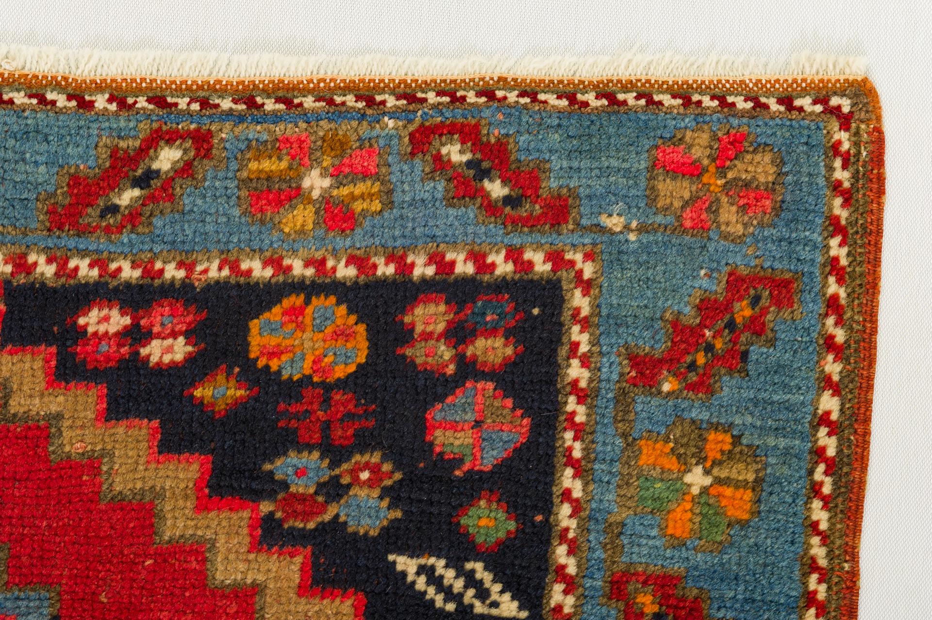 Karebagh Carpet from Caucasus In Excellent Condition For Sale In Alessandria, Piemonte