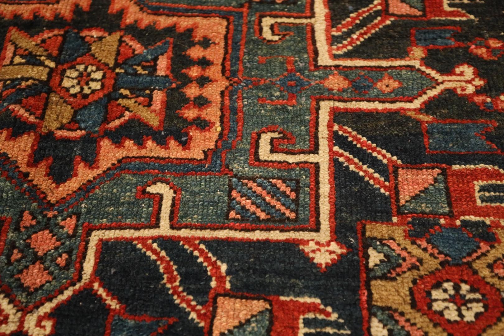 Alfombra Antigua Kareje, Azul Rojo Marfil - 5 x 6 Anudado a mano en venta