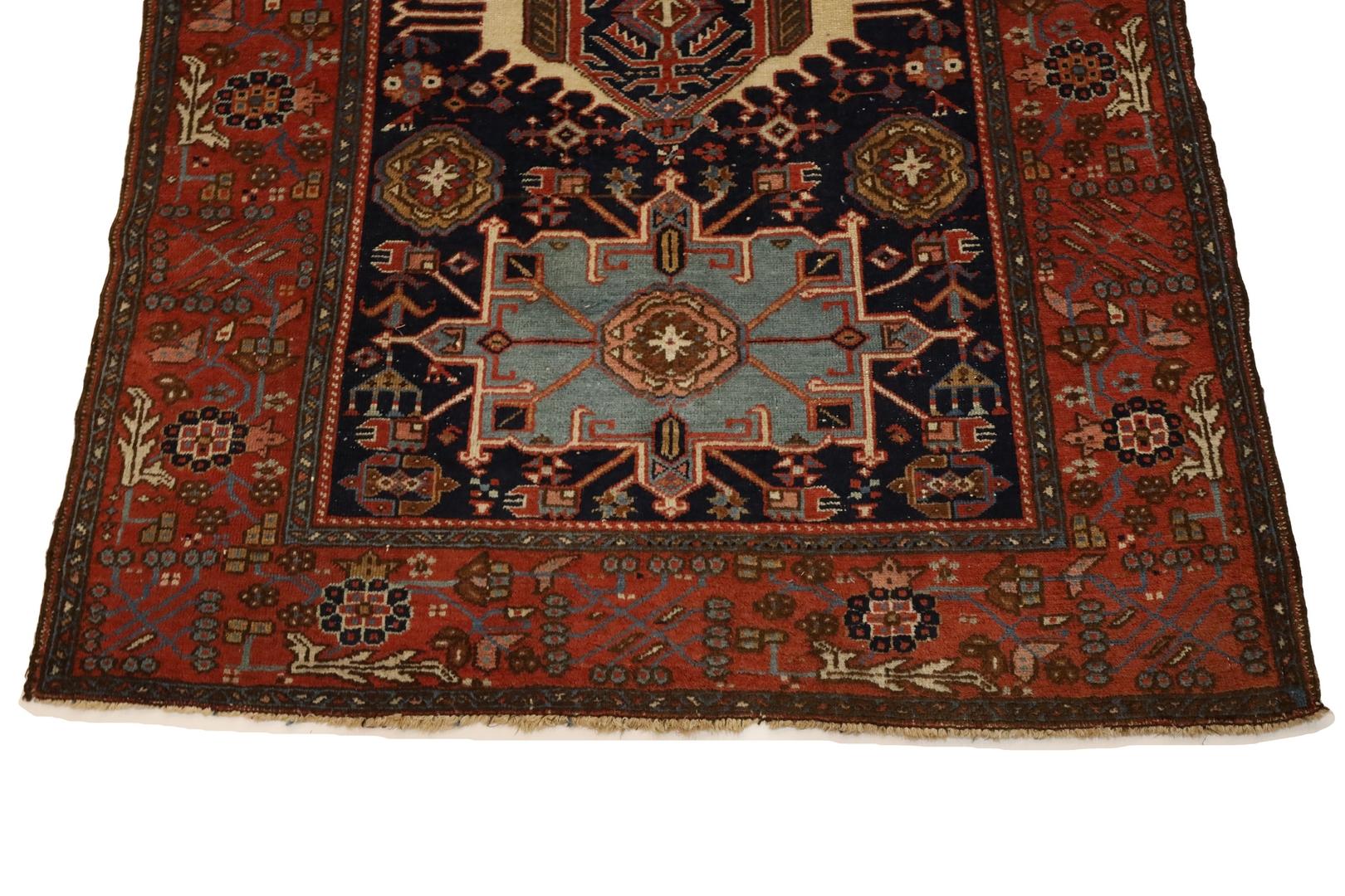 Tapis ancien Kareje Bon état - En vente à New York, NY