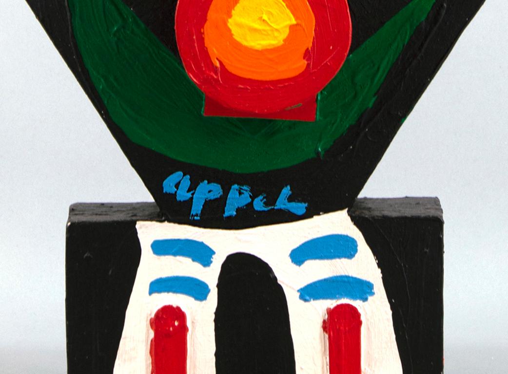 Créée vers 1975, La Vierge Noire est une sculpture en acrylique sur bois, signée à la main 