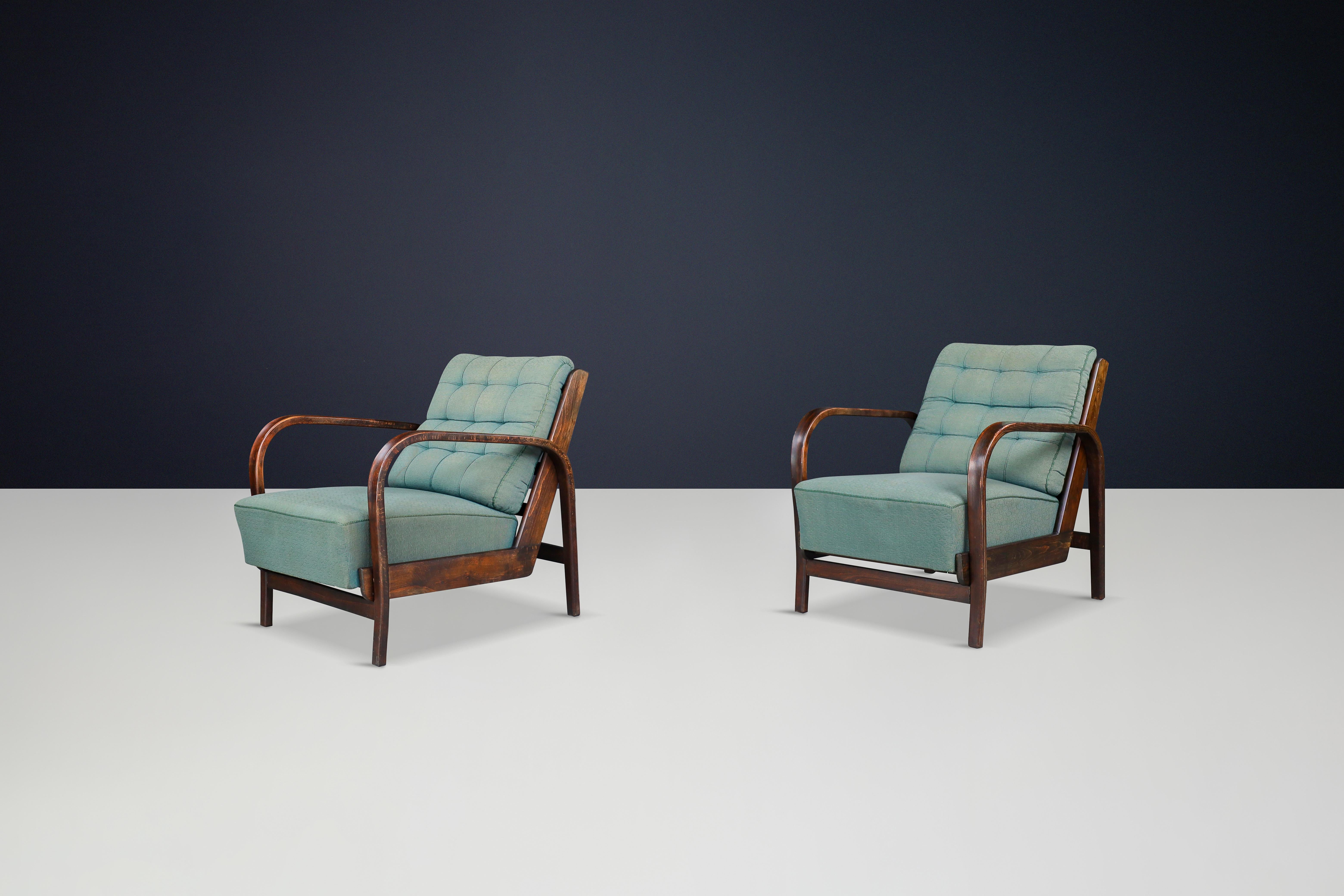 Karel Koželka & Antonín Kropácek Patinated Bentwood Armchairs in Green Upholstery, Prague, 1940

These iconic armchairs from Czechia, designed by Karel Koželka and Antonín Kropácek around 1940, represent a benchmark in mid-century design in Central
