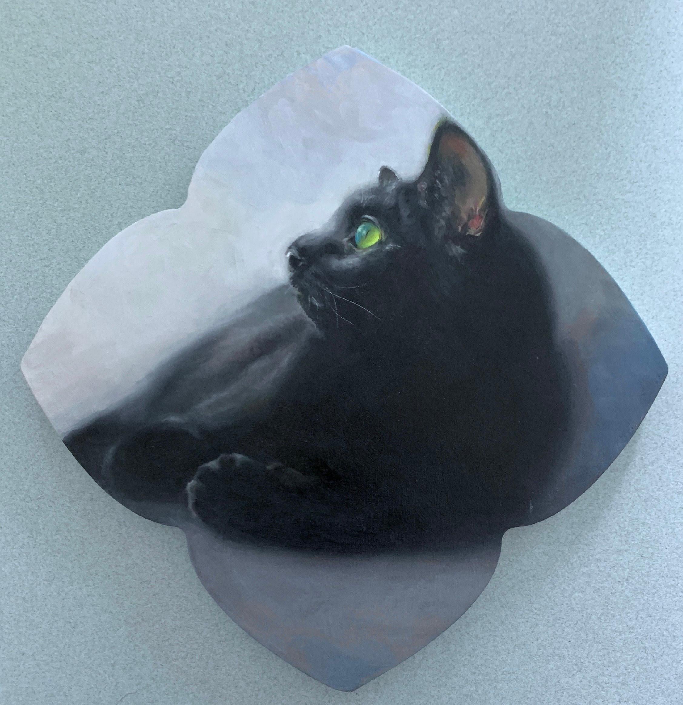 Gatto che riposa tranquillo in un ambiente sognante e nebuloso circondato da graziosi pannelli floreali - Painting di Karen Bendersky