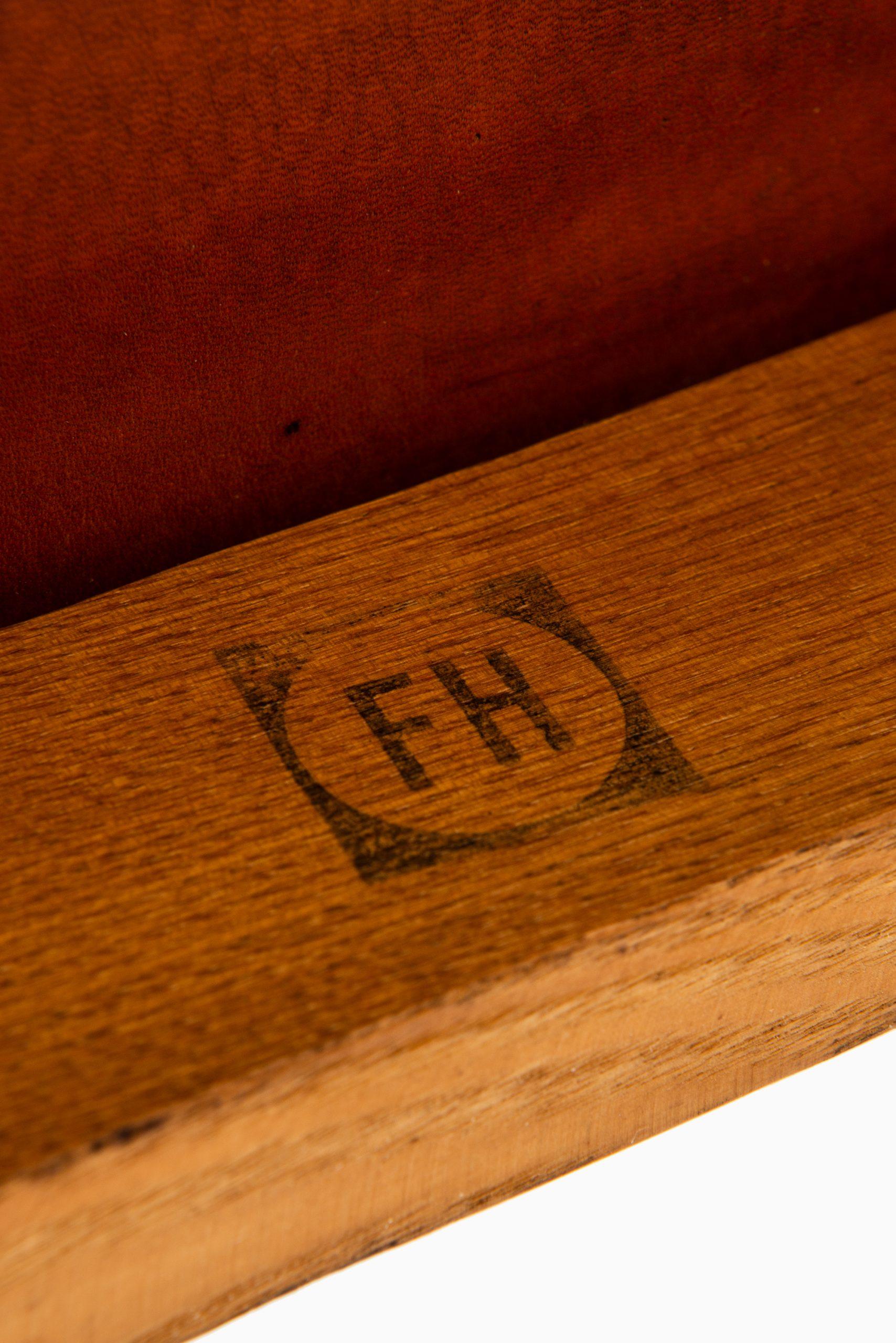 Karen & Ebbe Clemmensen Easy Chairs Hergestellt von Fritz Hansen in Dänemark im Zustand „Gut“ im Angebot in Limhamn, Skåne län