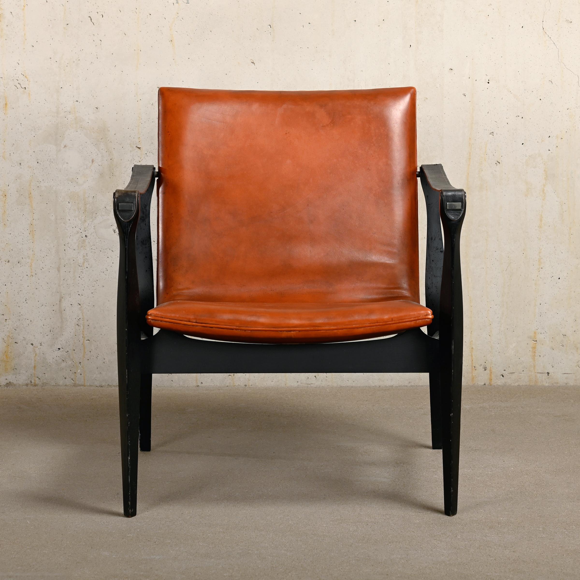 Beautiful safari lounge chair designed by Ebbe and Karen Clemmensen in 1958 and manufactured by Fritz Hansen, Denmark. Black painted ash wooden frame with leather upholstery and armrests. Good vintage condition with patina on frame and leather.