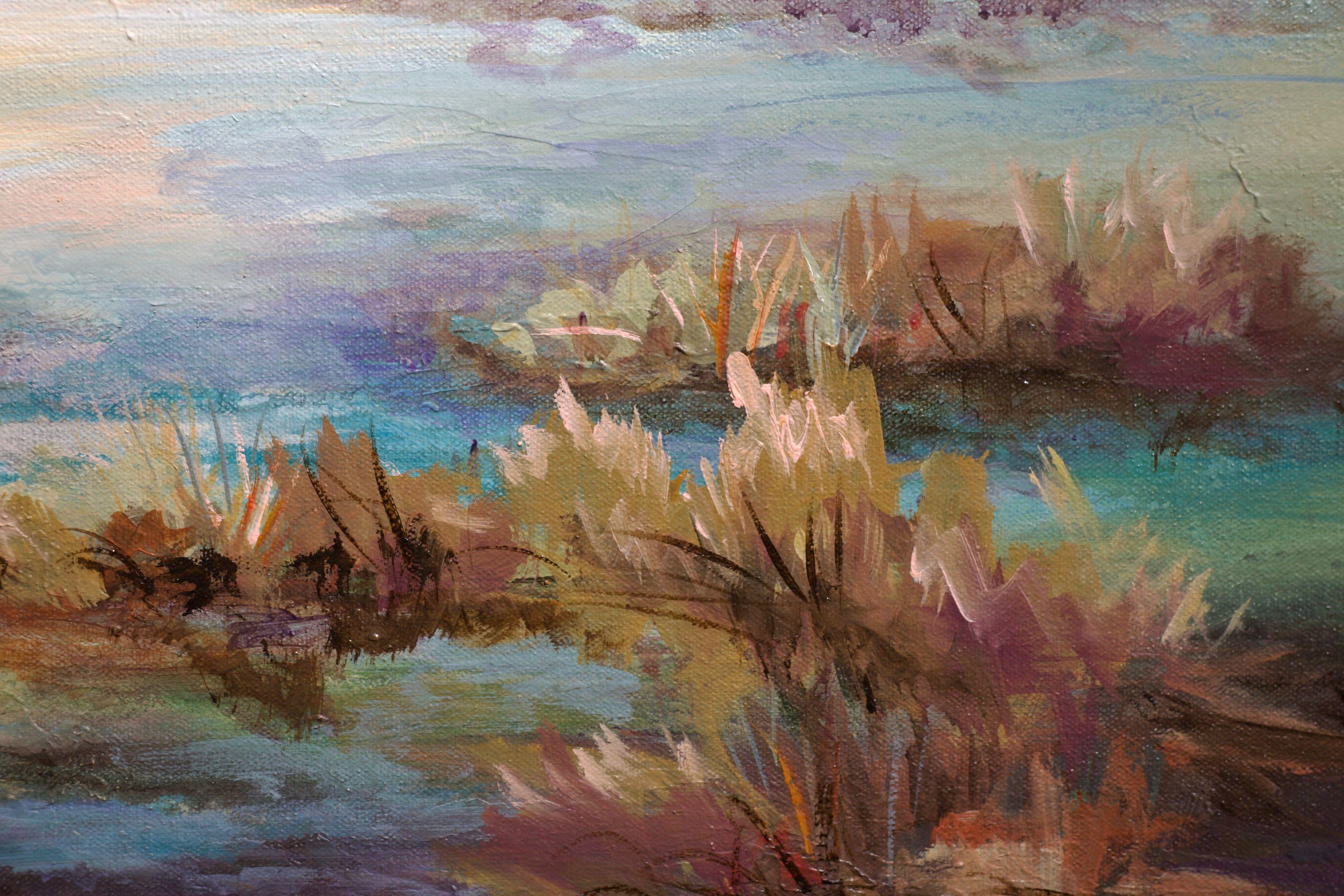 Questo paesaggio originale con scena di palude è presentato su una tela avvolta in galleria. Ci sono più di 15 strati di pittura acrilica e lavaggi che danno al pezzo sfumature, profondità e interesse. I bordi laterali sono dipinti di nero e il filo