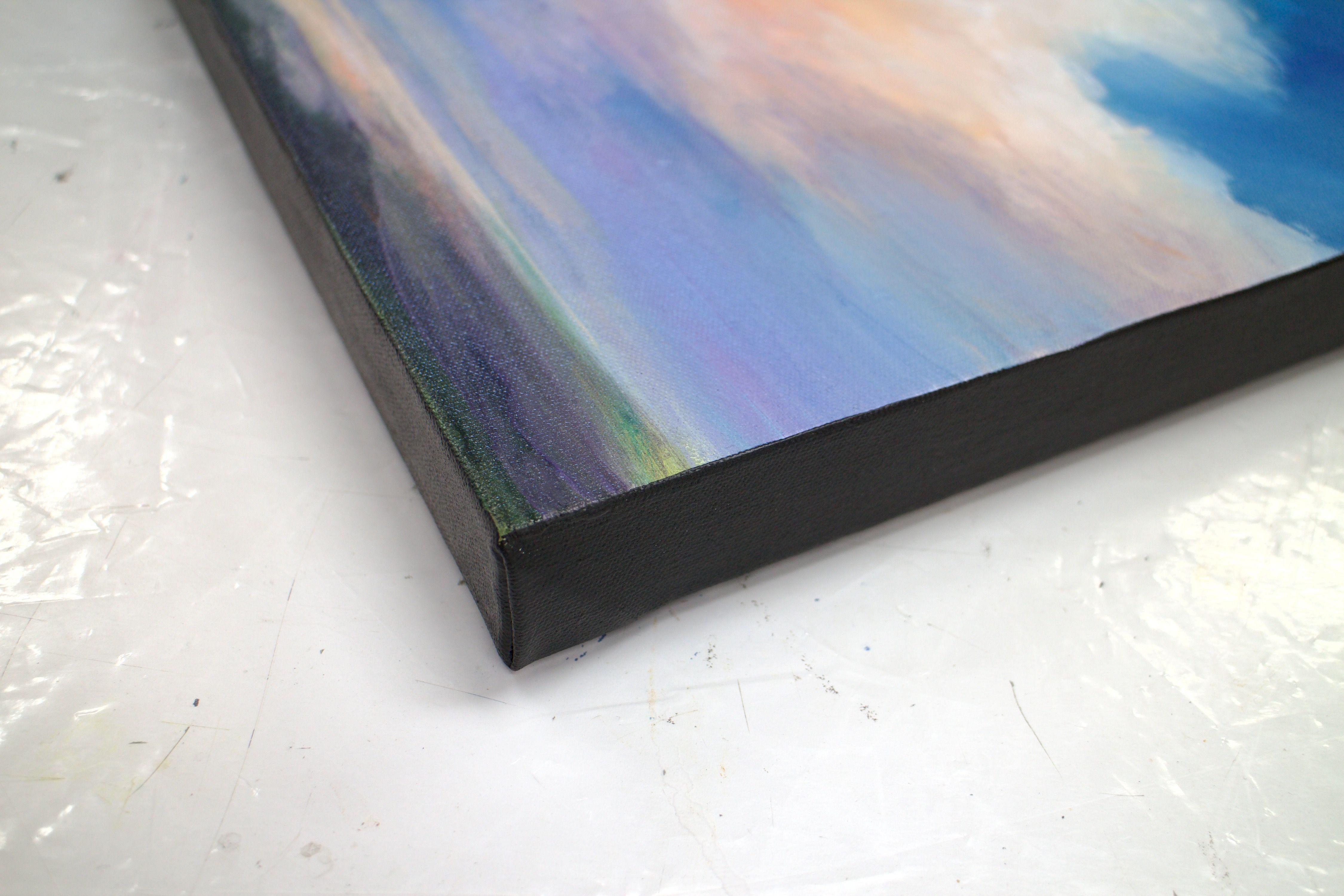 Cattura la luce.  La luce danza sulle nuvole in questo vibrante pezzo impressionista. Quest'opera d'arte, dipinta con una delicata miscela di colori e texture, ritrae una scena ipnotica in cui le nuvole abbracciano dolcemente la luce del giorno che