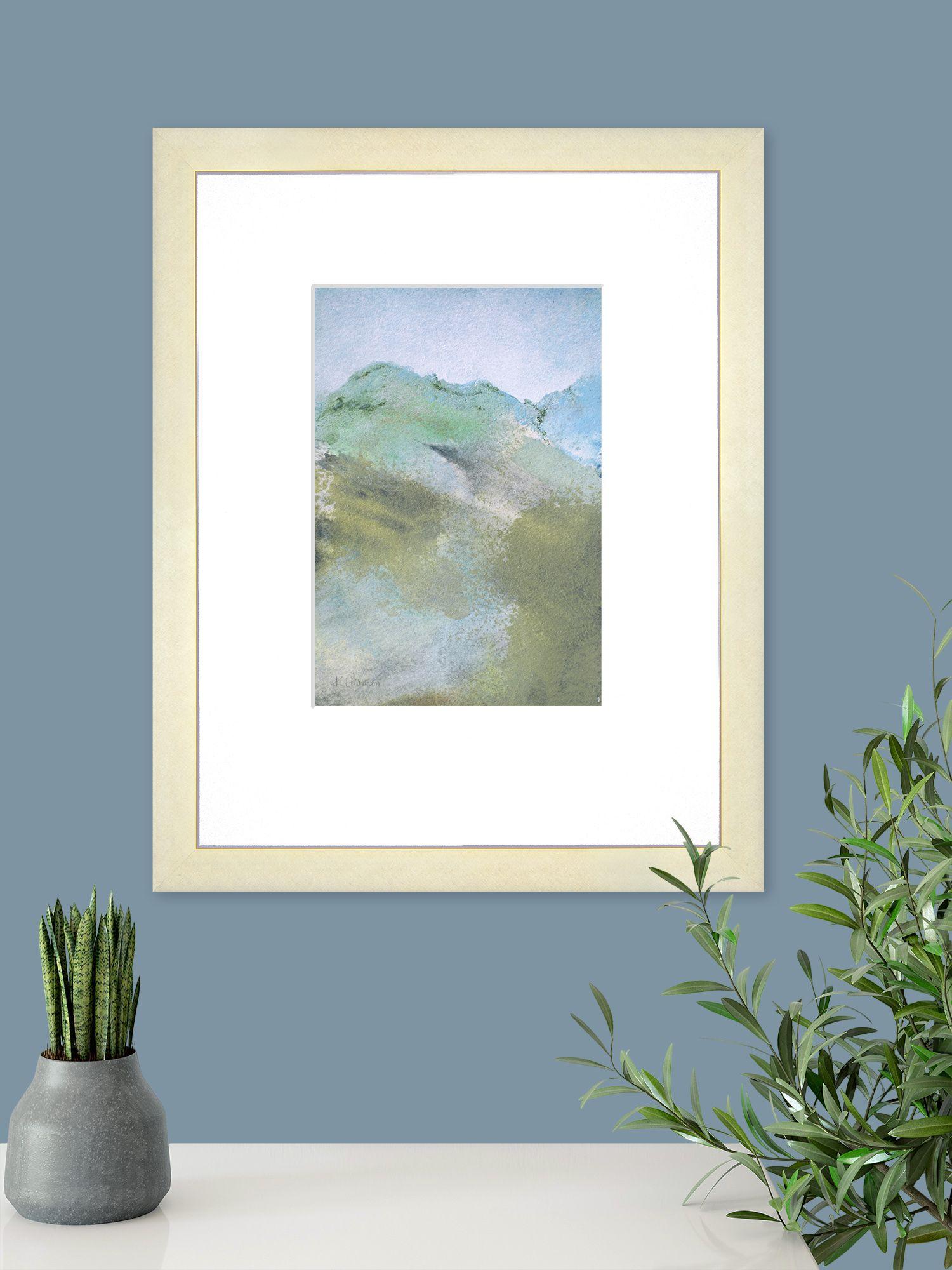 Die verspielte und heitere Darstellung einer Hügellandschaft bietet eine kleine Flucht aus unserem hektischen Alltag. Dieses Originalwerk wurde in Acryl auf Aquarellpapier erstellt. Es wird gerahmt mit einem weißen Passepartout angeboten und ist von