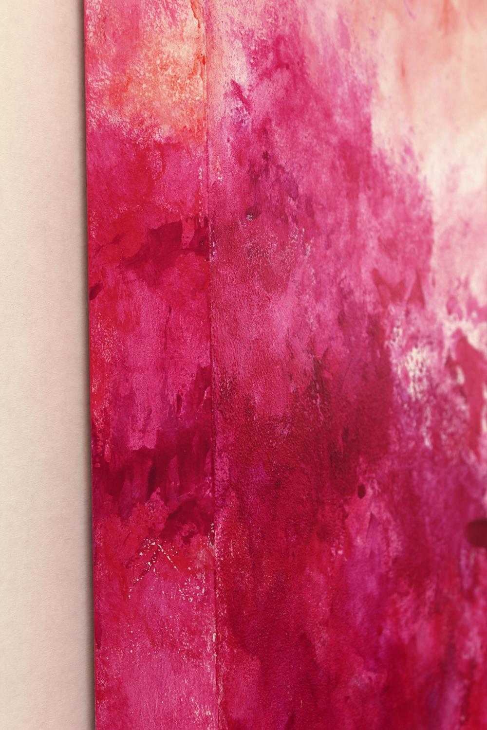 Kiss & Tell, Pittura astratta - Painting di Karen Hansen