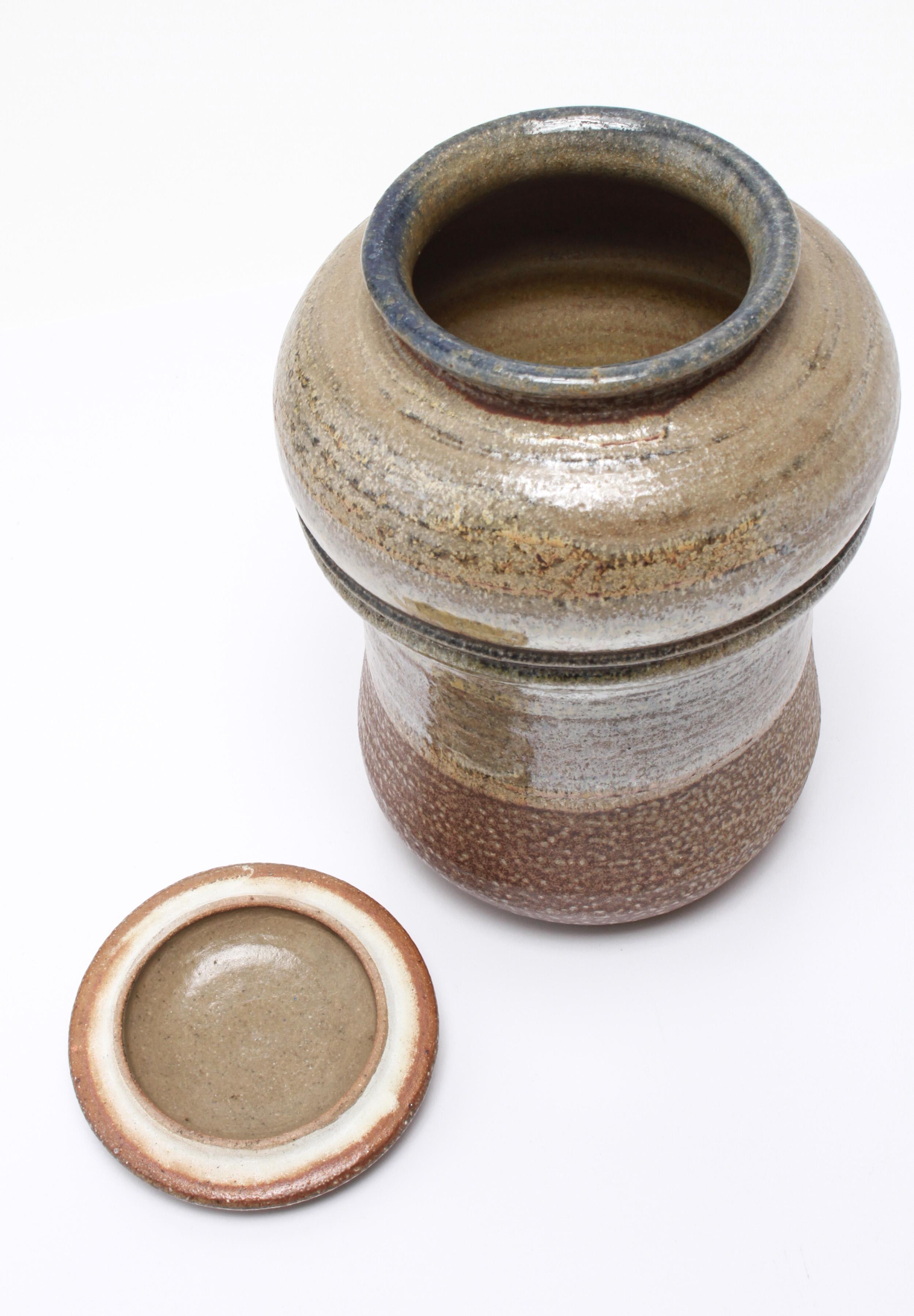 Karen Karnes Mid-Century Modern Stoneware Art Pottery Covered Jar In Good Condition In Astoria, NY