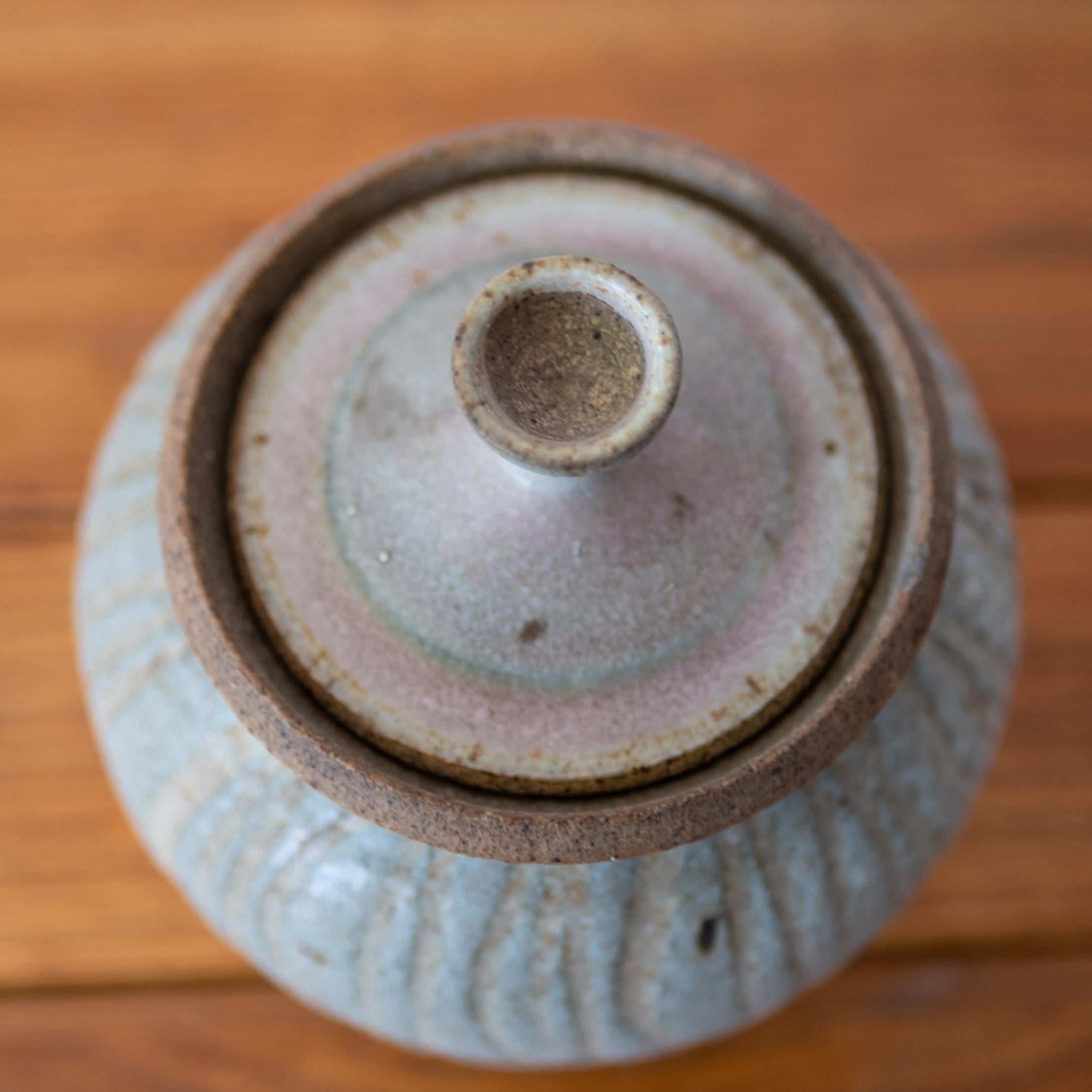 Karen Karnes Mid-Century Modern Stoneware Art Pottery In Good Condition In San Diego, CA