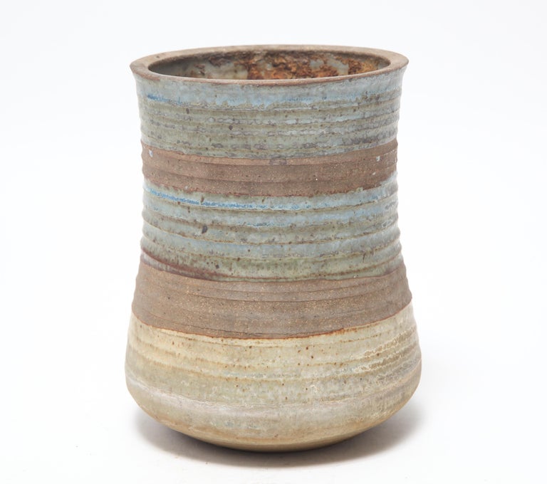 Karen Karnes Mid-Century Modern Stoneware Art Pottery Vase In Good Condition For Sale In New York, NY