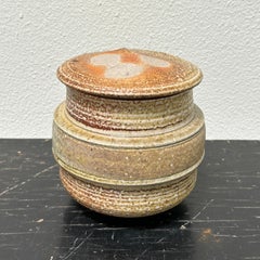 Karen Karnes, barattolo di sale smaltato, firmato