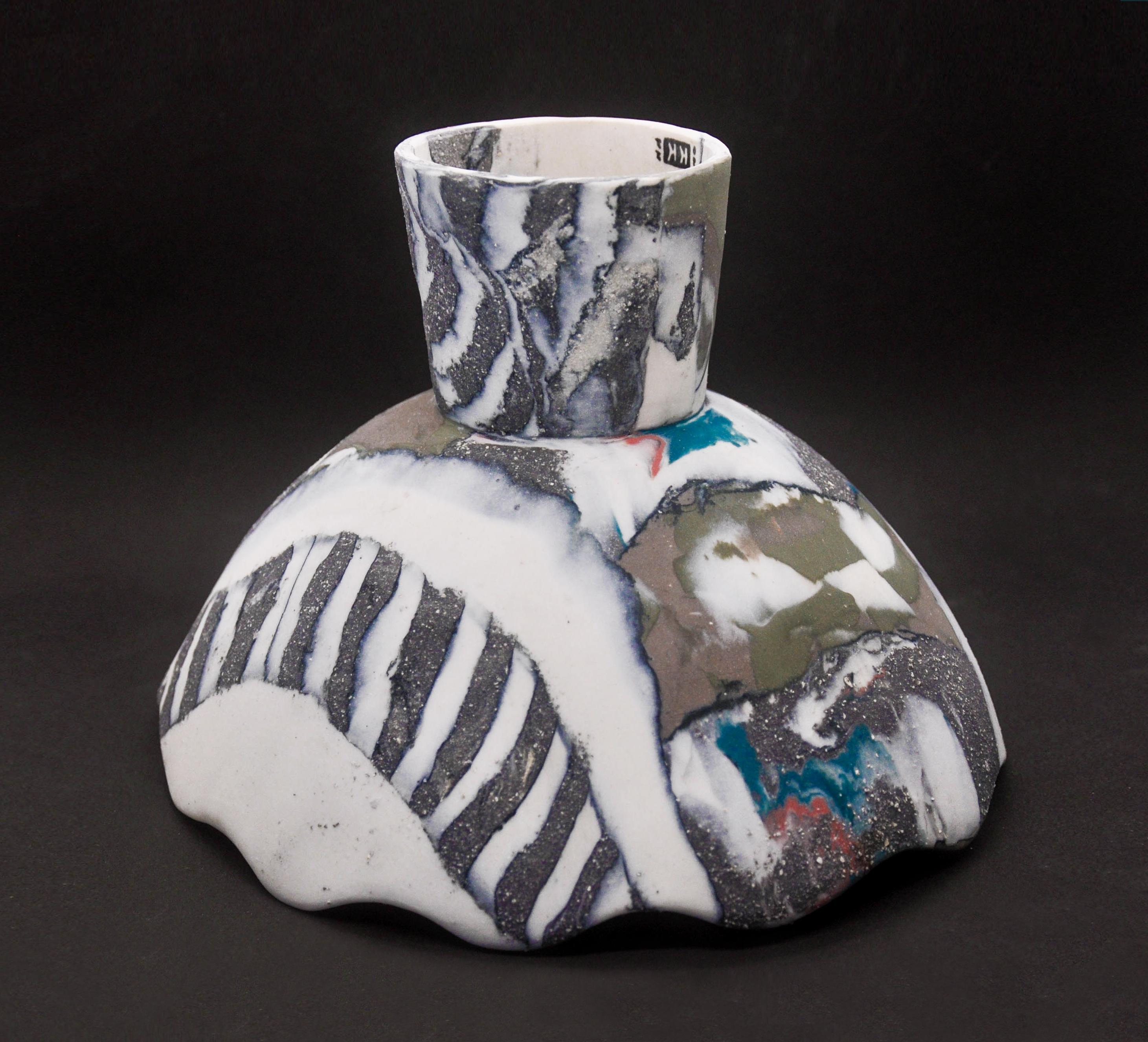 Karen Kuo
Bol Zebra Nerikomi, 2022
Porcelaine colorée, oxydation ^6
5.75 x 5.25 x 4 pouces

━━━
(Cette pièce fait partie de l'exposition intitulée 