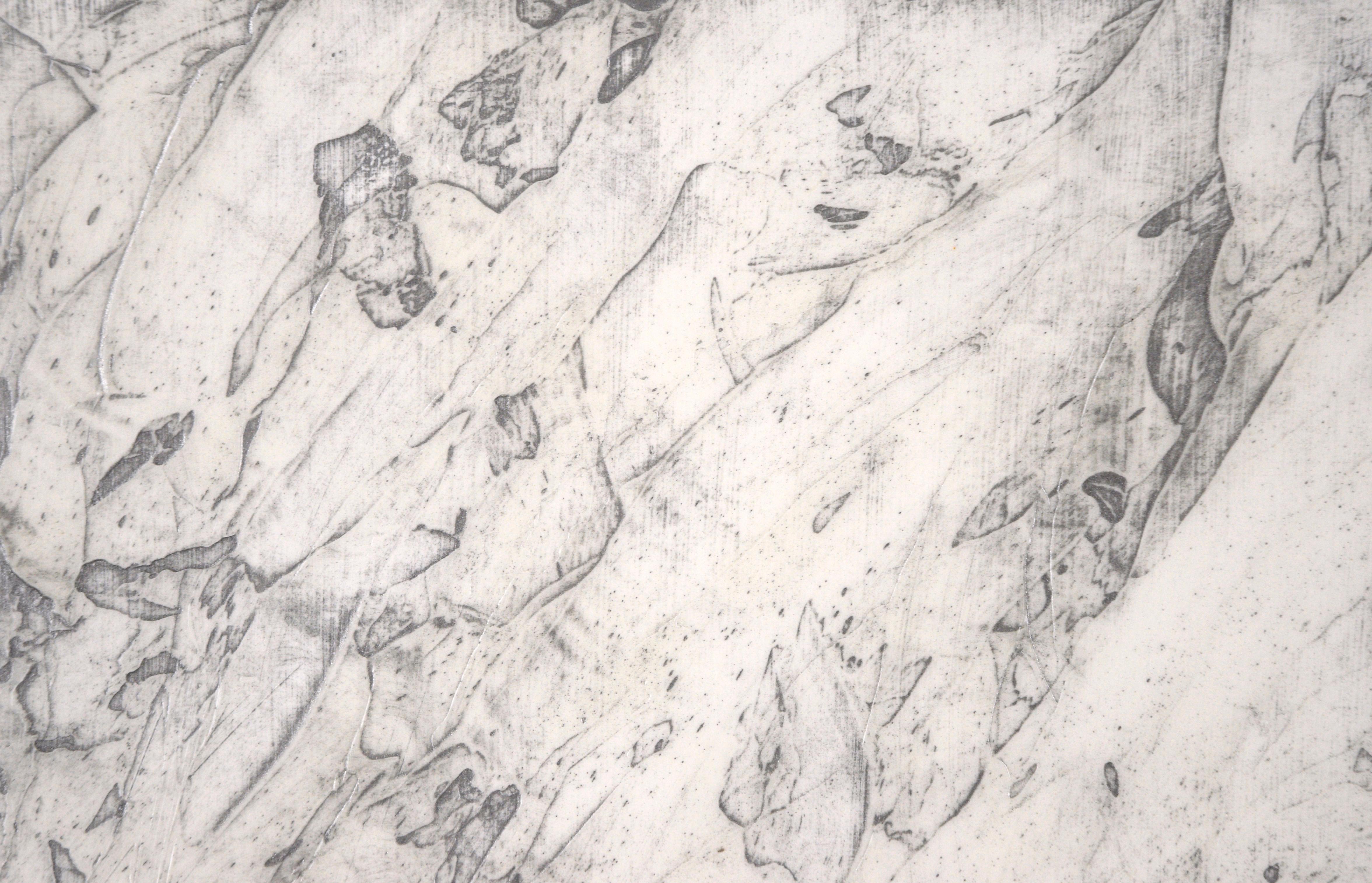 Schwarz-weißes Triptychon - Texturierte, abstrakte, minimalistische, Komposition

Minimalistische Texturkomposition von Karen M. Shimoda (Amerikanerin, geb. 1951). Jedes Stück hat eine andere Textur, Oberflächenbehandlung und einen anderen Grad an