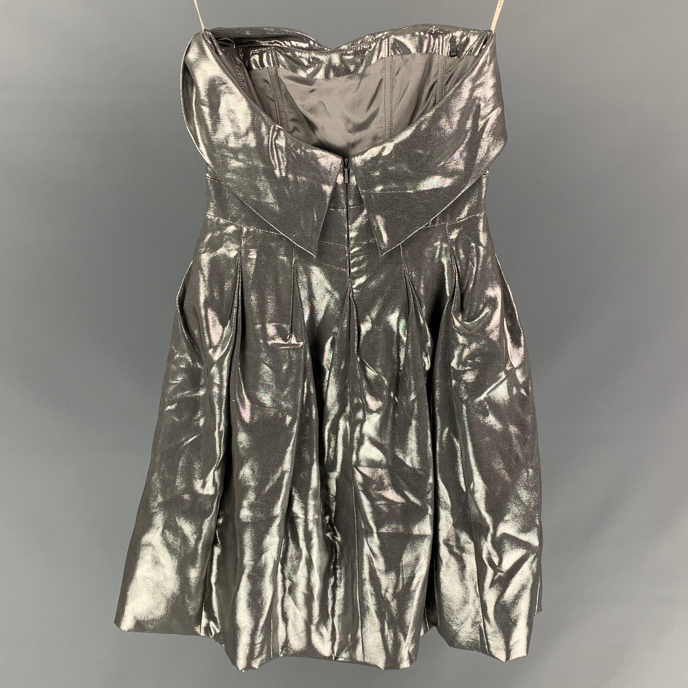 KAREN MILLEN Vestido sin tirantes por encima de la rodilla en mezcla de viscosa metalizada plateada talla 4 Plata en venta