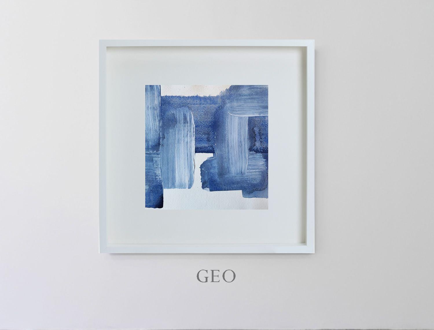 GEO es un abstracto moderno de estilo minimalista de pinceladas azules y blancas. Creado en papel, está enmarcado y listo para colgar. Tamaño: 12