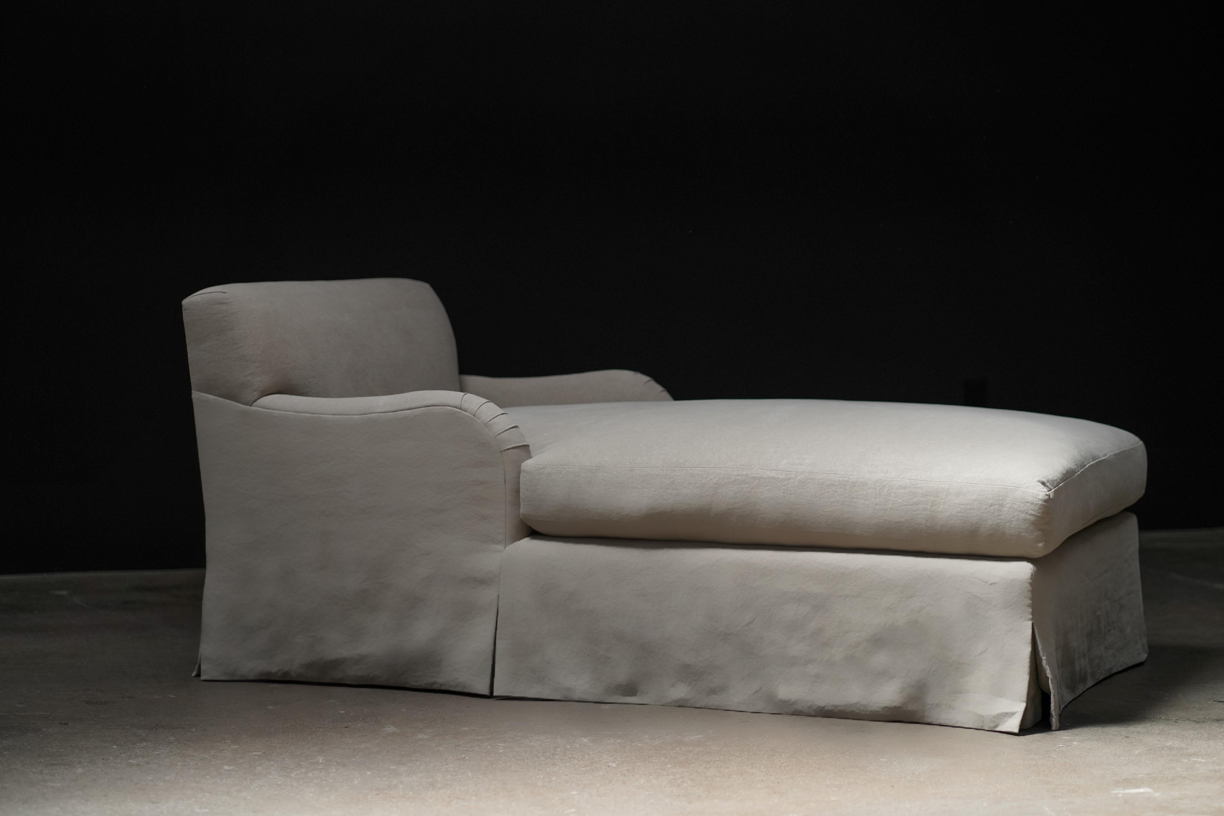 Chaise in lino Karesan con imbottitura in piuma d'oca. 