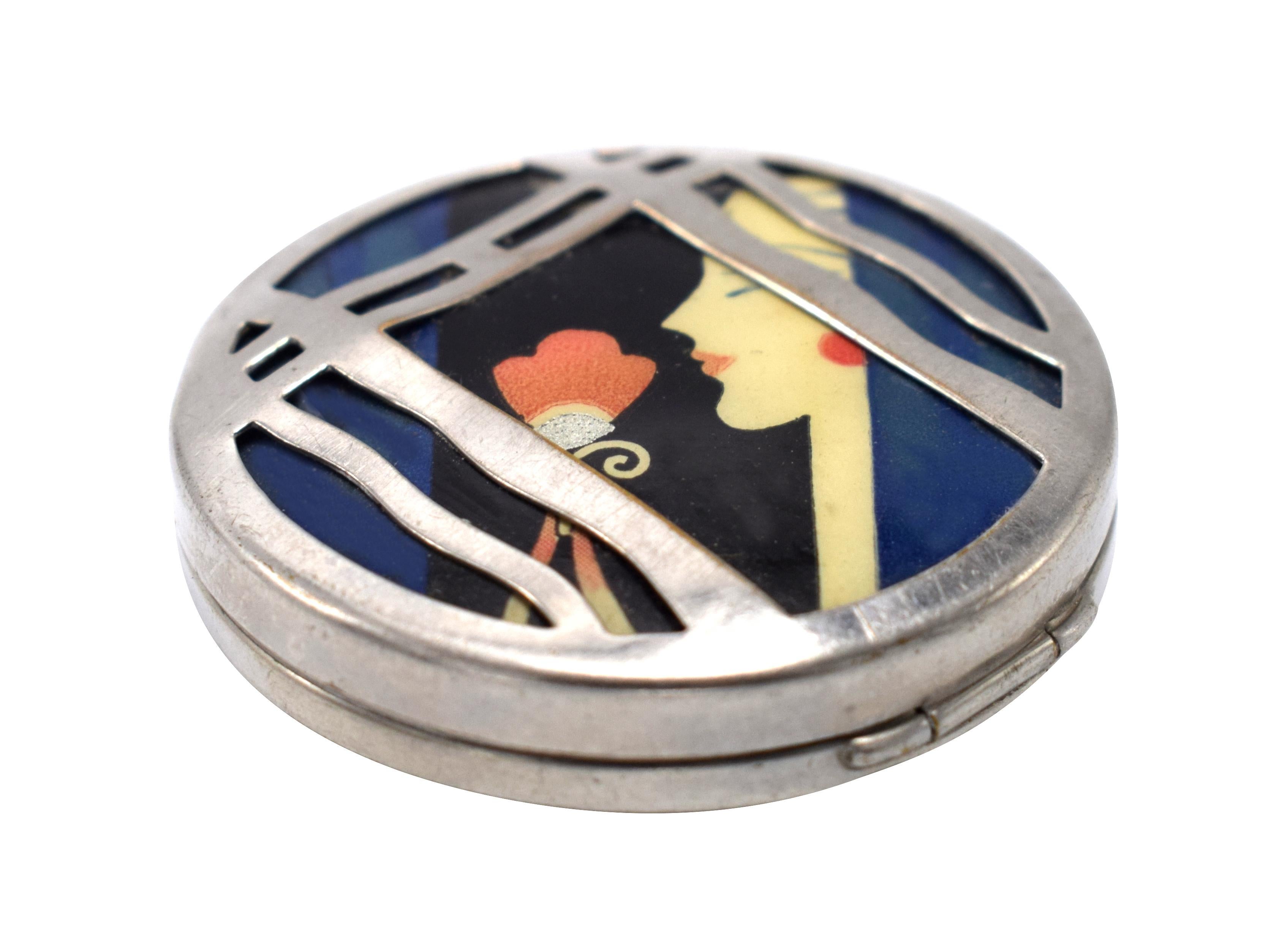 This has to be one of the most iconic of the Art Deco Ladies Powder compacts. This particular compact was made by the Woodworth Manufacturing Company in 1929 for the Karess line. A truly attractive Art Deco ladies compact in chromium plate with