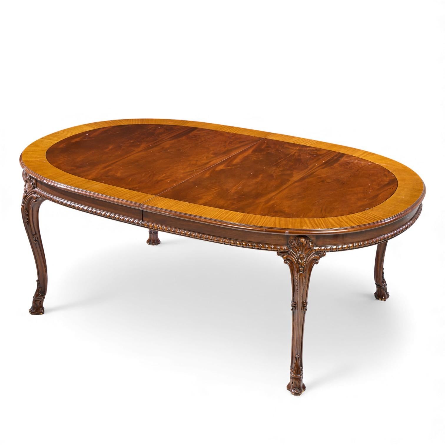 Karges Burl Walnut Georgian Style Table de salle à manger extensible avec 2 abattants en vente 4