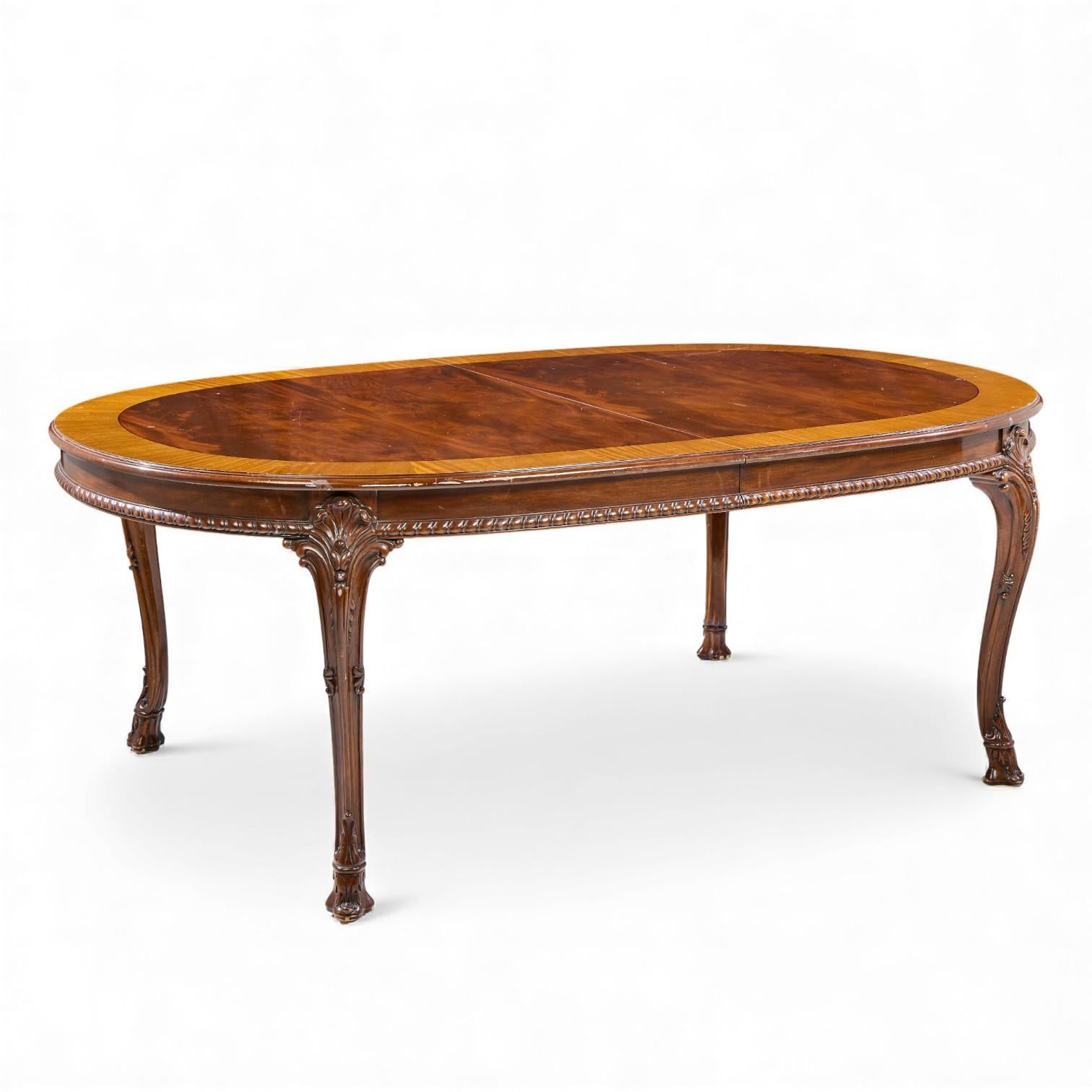 Karges Burl Walnut Georgian Style Table de salle à manger extensible avec 2 abattants Bon état - En vente à Franklin Park, IL