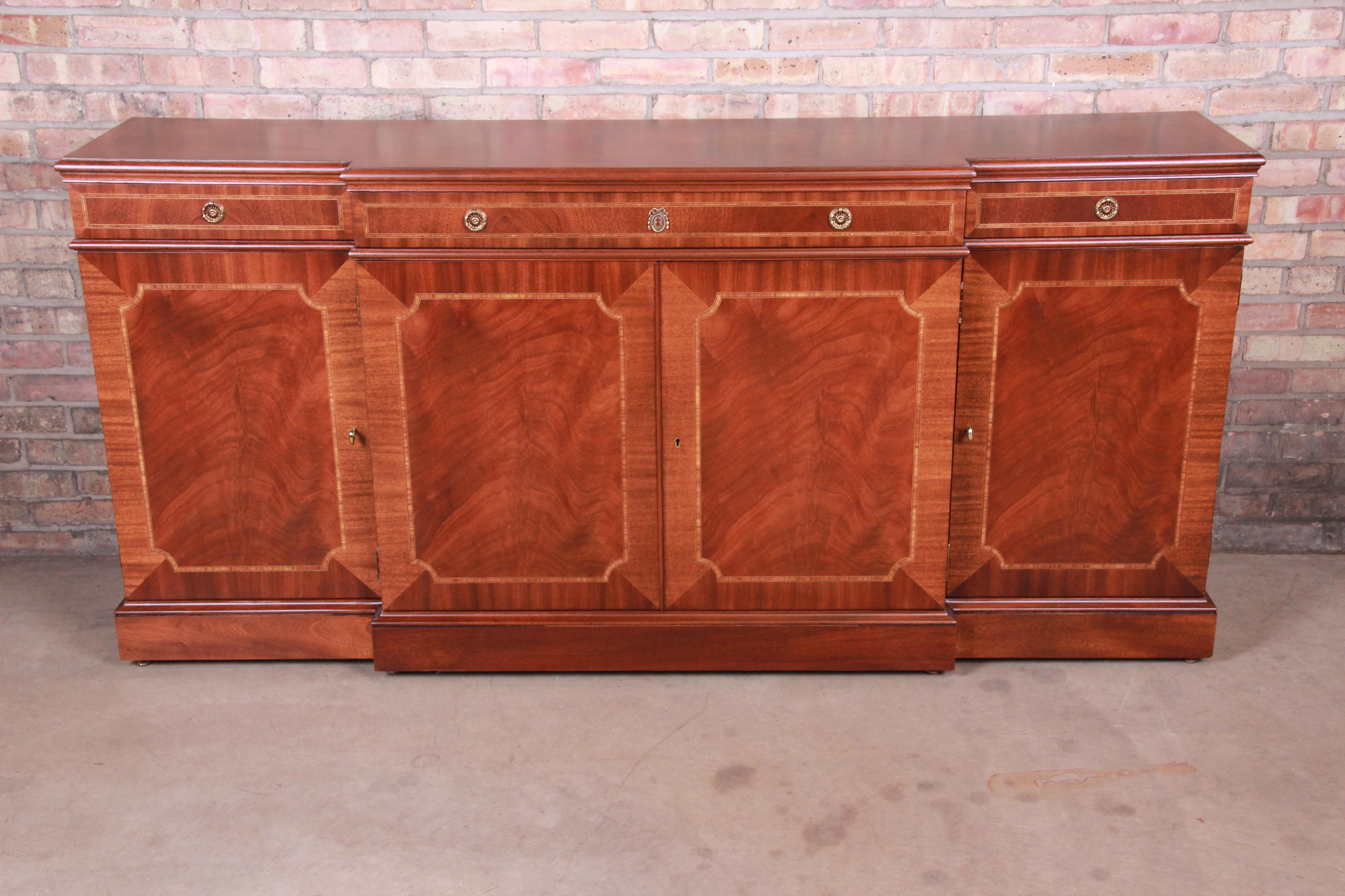 An exceptional Chippendale style breakfront sideboard or bar cabinet

By Karges

USA, late 20th century

Banded inlaid mahogany, with original brass hardware.

Measures: 78