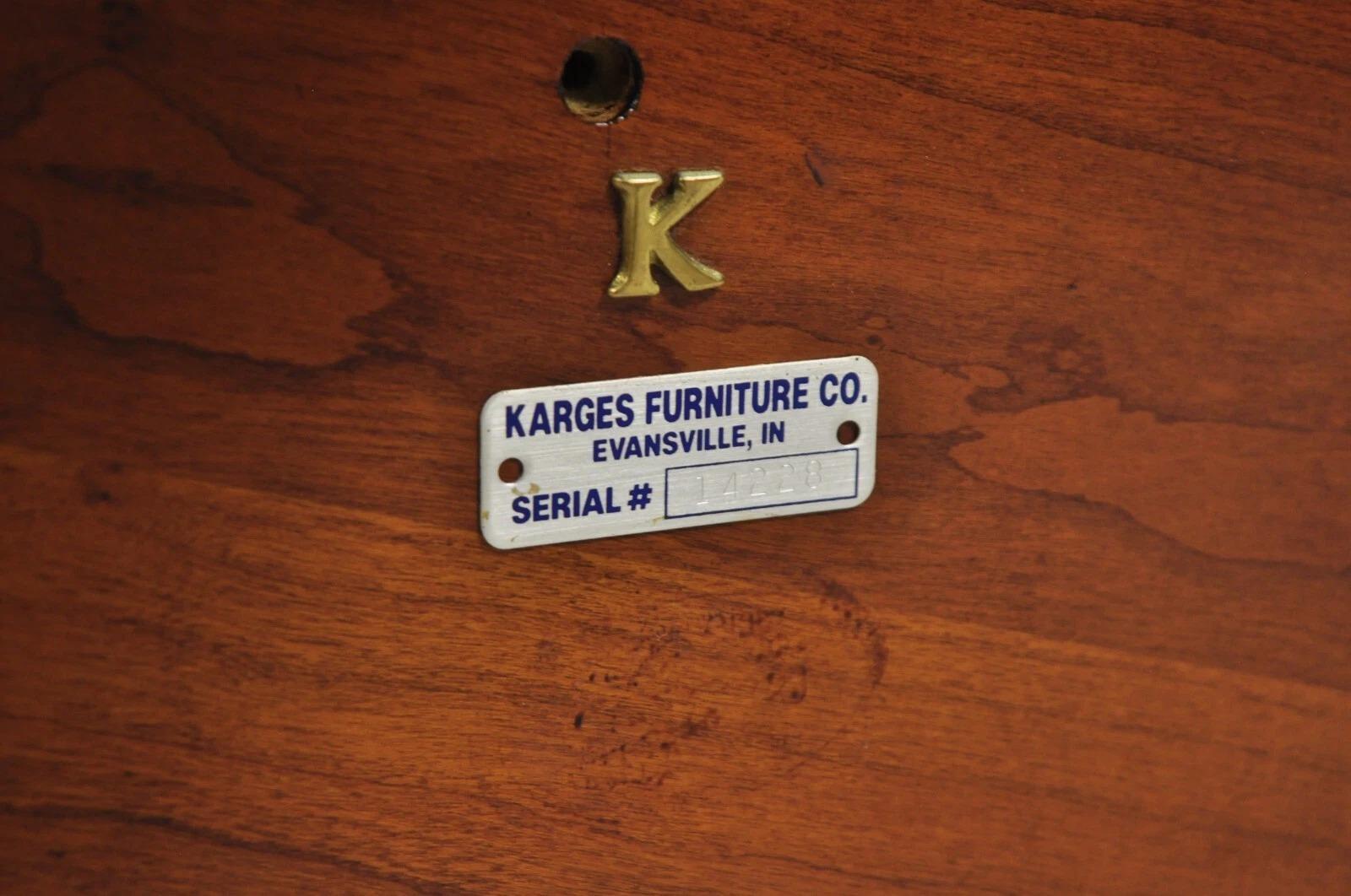 Karges English Duncan Phyfe Satinwood Banded Crotch Mahogany Oval Dining Table In Good Condition For Sale In Philadelphia, PA