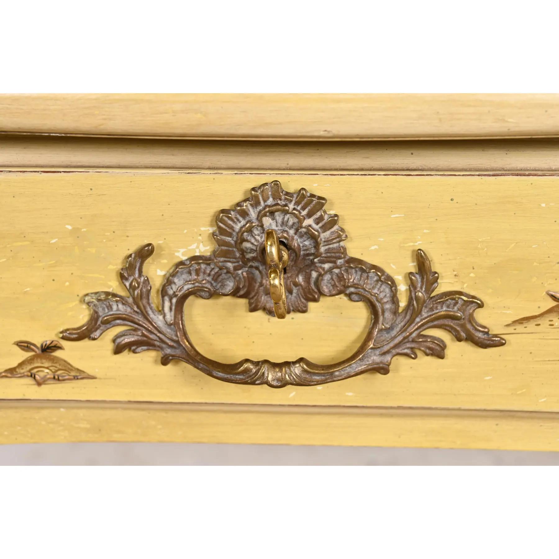 Karges Französisch Louis XV Chinoiserie Creme lackiert Lederplatte Bureau Plat Schreibtisch im Angebot 1