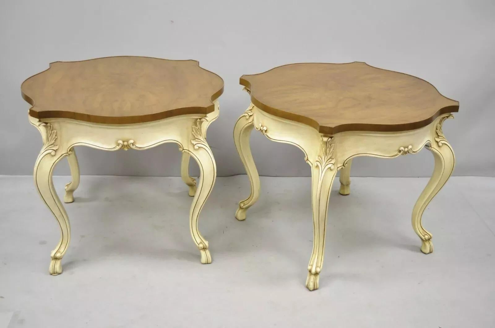 Karges Tables d'appoint en noyer de style Louis XV Provincial Regency - une paire en vente 4
