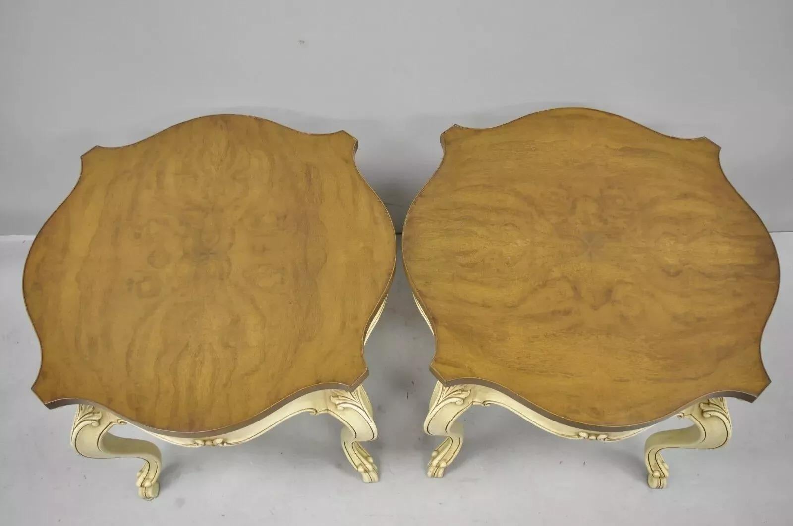 Inconnu Karges Tables d'appoint en noyer de style Louis XV Provincial Regency - une paire en vente